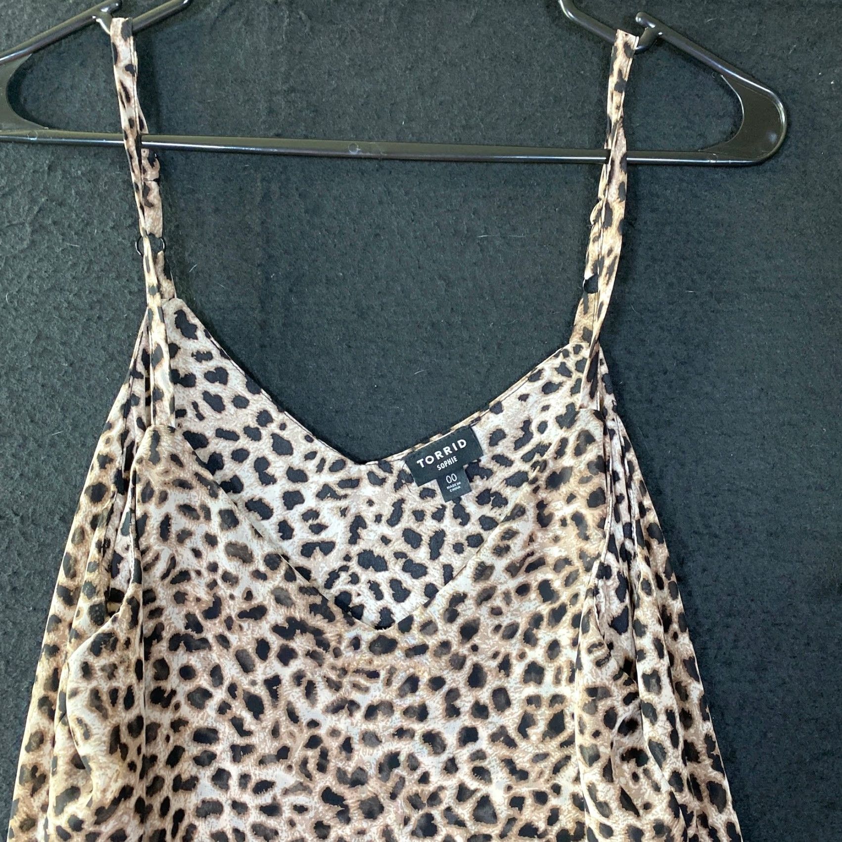 Torrid Torrid Blouse Black Animal Print Tank V-Neck Flowy 00 Womens Sleeveless Jersey Polyester Shirt Pattern Casual Women's Clothing Size XXS / US 00 / IT 34 - 2 Thumbnail