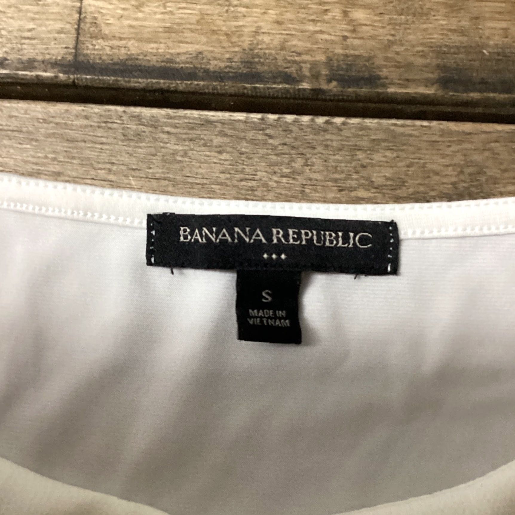 Banana Republic VINTAGE Banana Republic Top Women S Ivory Sleeveless Layered Stretch Feminine Minimalist Size S / US 4 / IT 40 - 3 Thumbnail