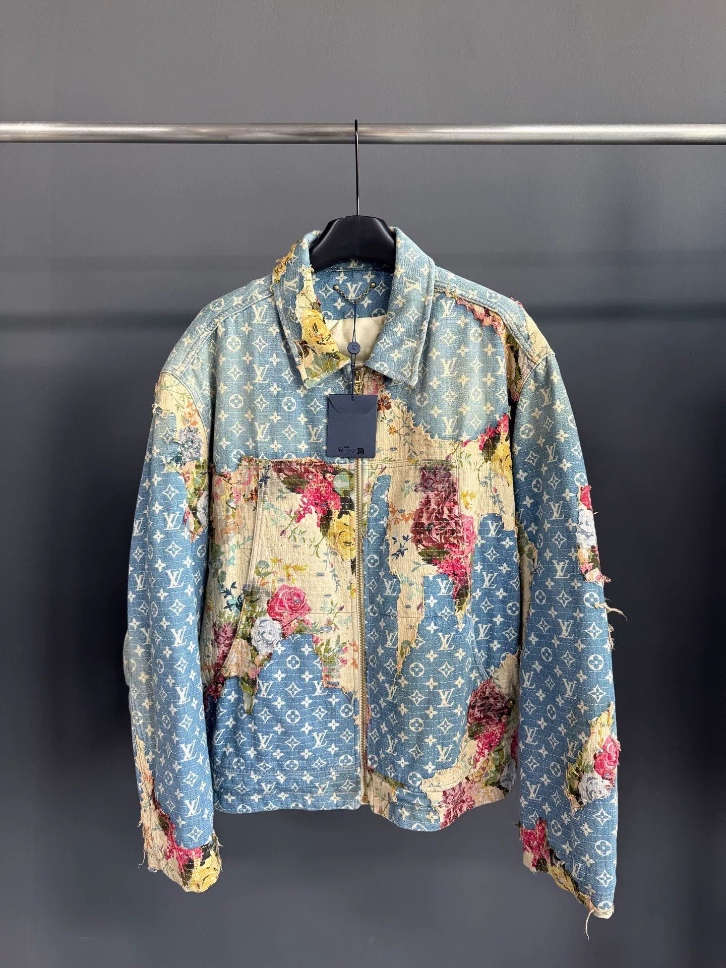 Louis Vuitton Louis Vuitton Floral Heavy Coat Men Size US M / EU 48-50 / 2 - 1 Thumbnail