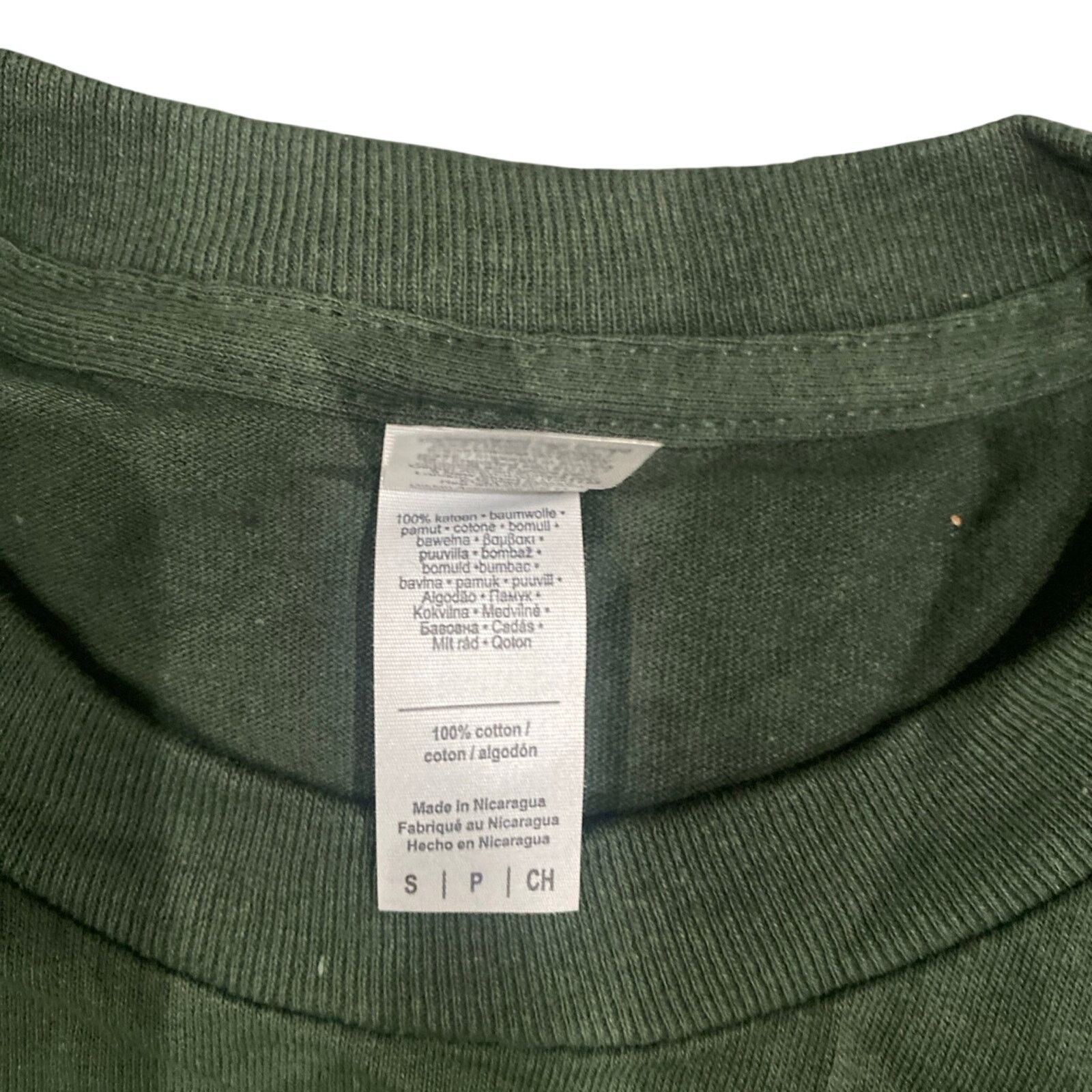 Gildan Unisex Clover Graphic Long Sleeve T-Shirt in Green, Size S Size US S / EU 44-46 / 1 - 4 Thumbnail