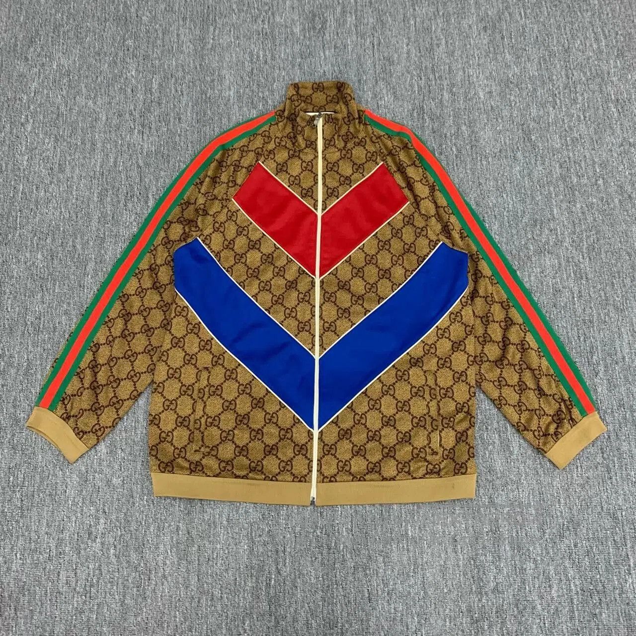 Gucci gucci brown monogram patterned jacket size l. Size US L / EU 52-54 / 3 - 1 Thumbnail