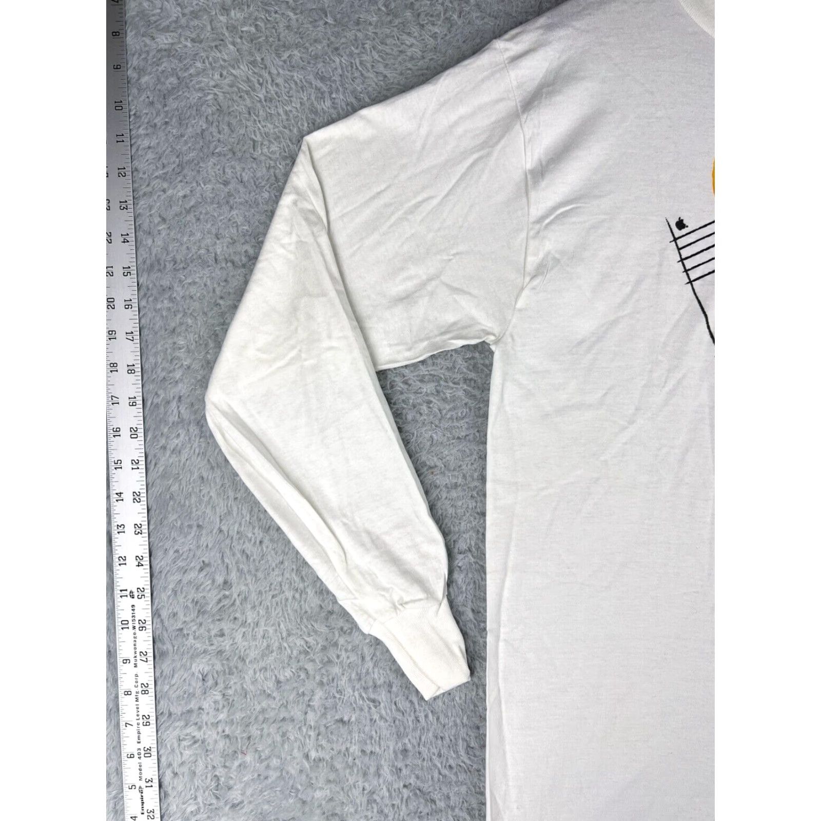 Apple VINTAGE Apple Shirt Mens Medium White 90s Logo Graphic Print Long Sleeve Jersey Cotton Crew Neck USA Size US M / EU 48-50 / 2 - 6 Thumbnail
