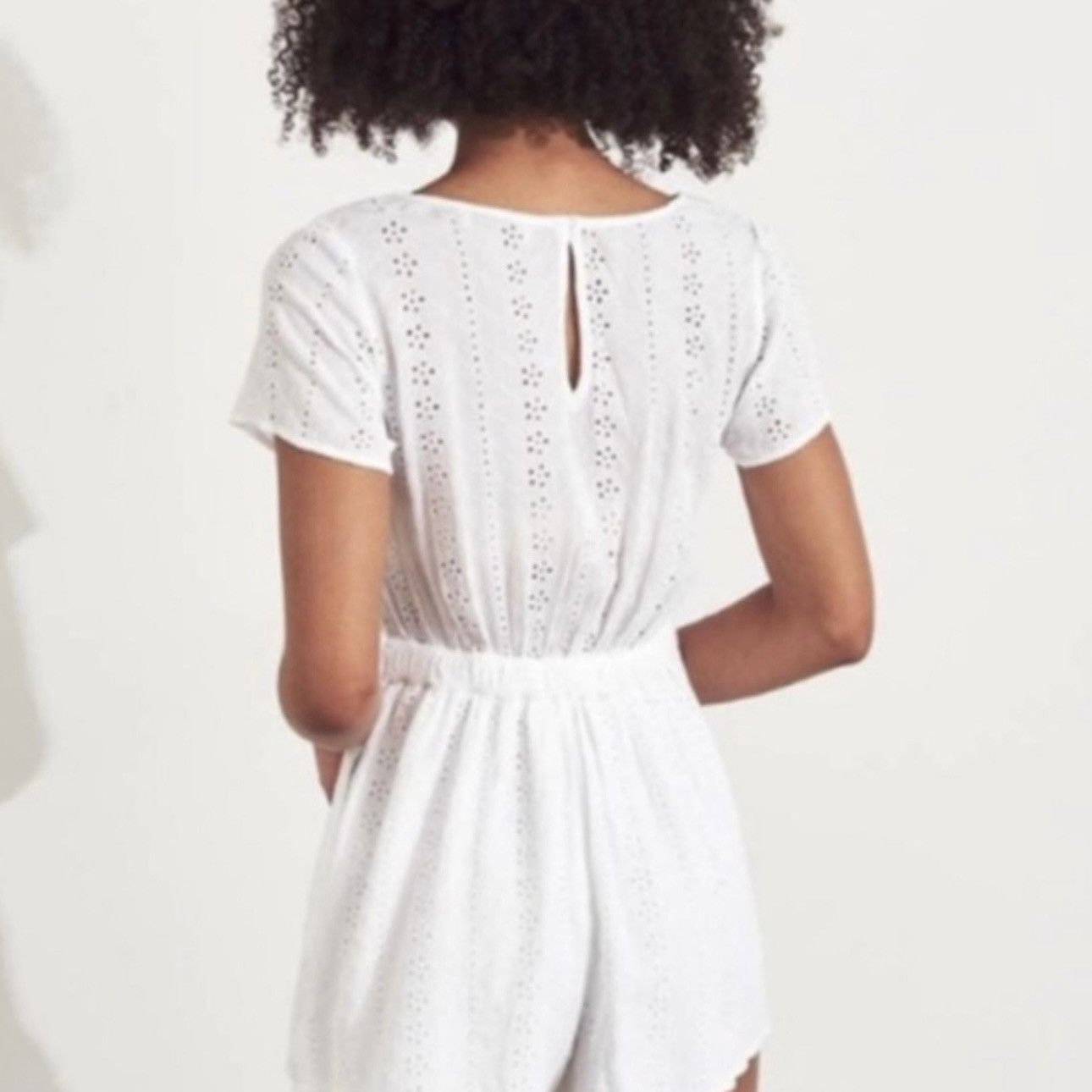 Hollister HOLLISTER White Eyelet Lace Short Sleeve Romper Shorts Size XS / US 0-2 / IT 36-38 - 3 Thumbnail