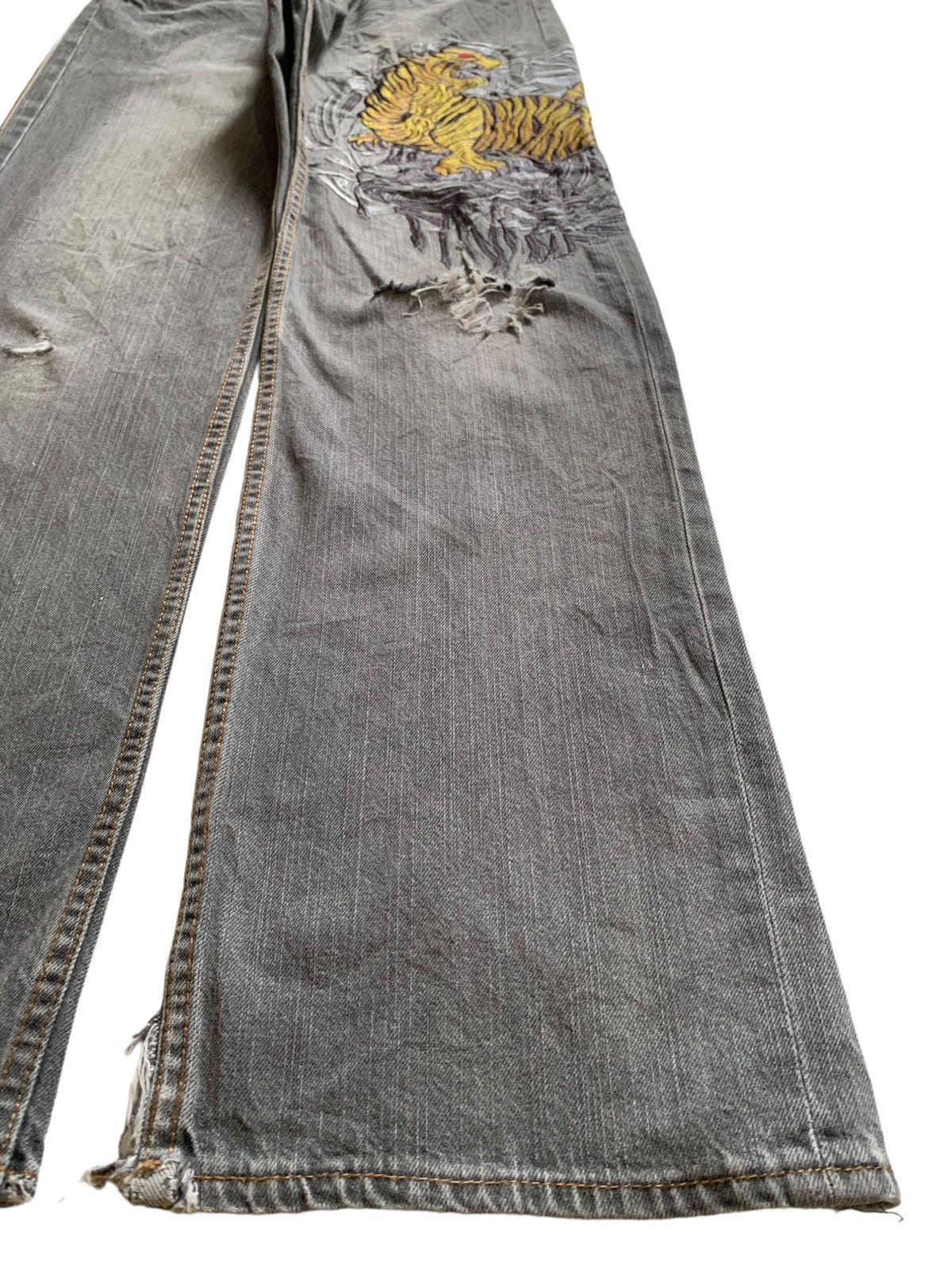 Japanese Brand Vintage Japanese Brand Golden Tiger Embroidered Baggy Jeans Size US 30 / EU 46 - 7 Thumbnail
