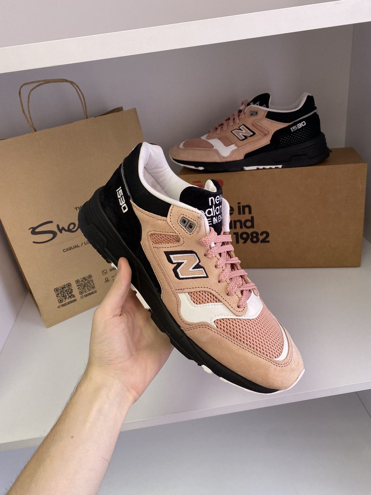 New Balance NEW BALANCE M1530SVS CORAL PINK BLACK MADE IN ENGLAND Size US 9.5 / EU 42-43 - 6 Thumbnail
