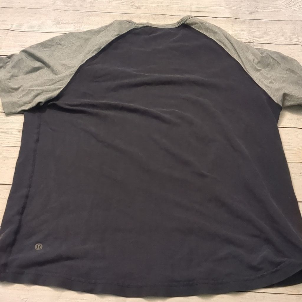 Lululemon Lululemon in the element color block tee size medium? Size US M / EU 48-50 / 2 - 5 Thumbnail