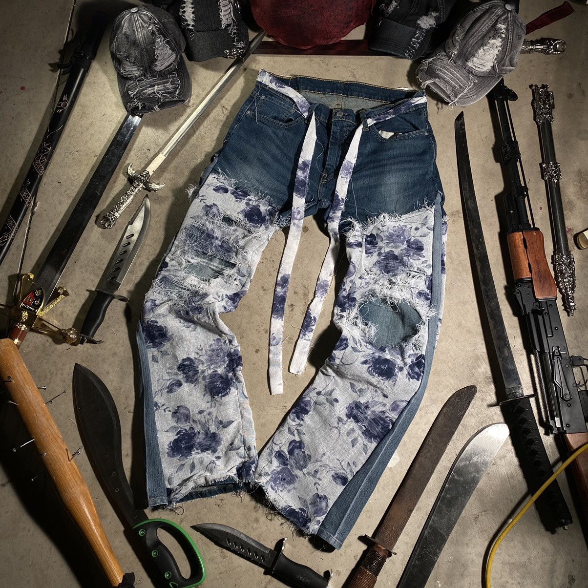 Other Floral Slasher Jeans Size US 33 - 4 Thumbnail