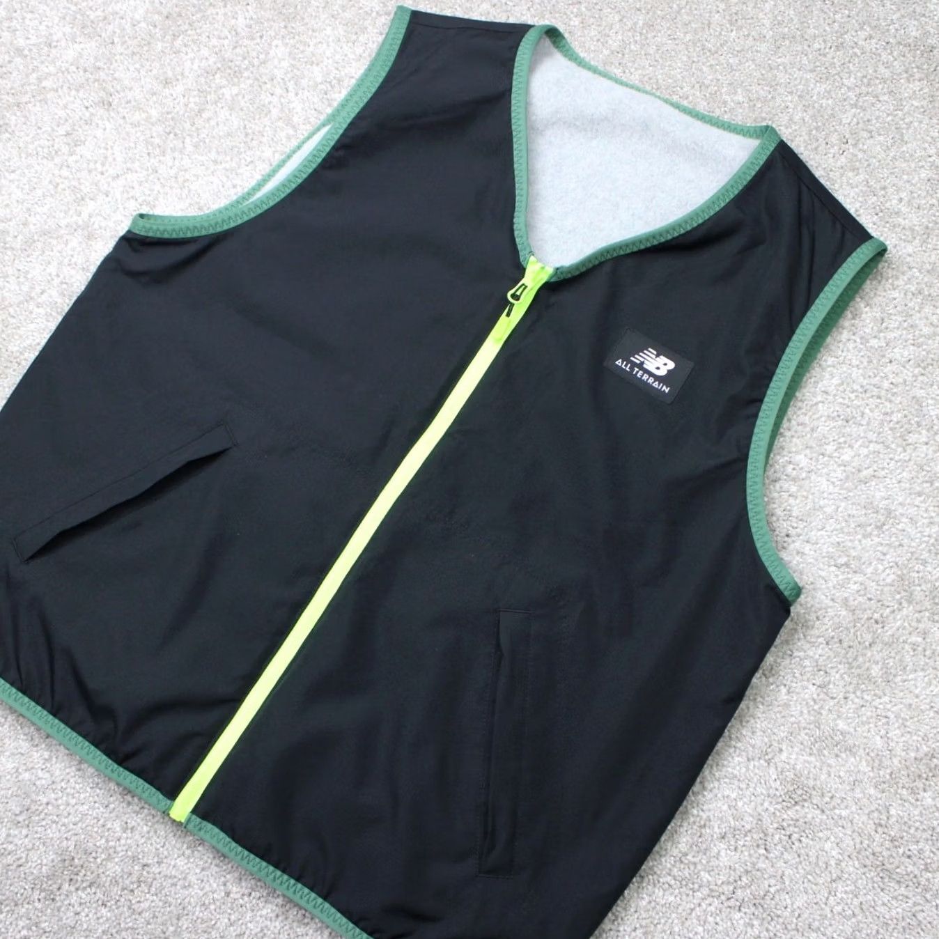 New Balance New Balance Reversible Vest Mens Medium All Terrain Fleece/Soft Shell Gray/Black Size US M / EU 48-50 / 2 - 2 Thumbnail