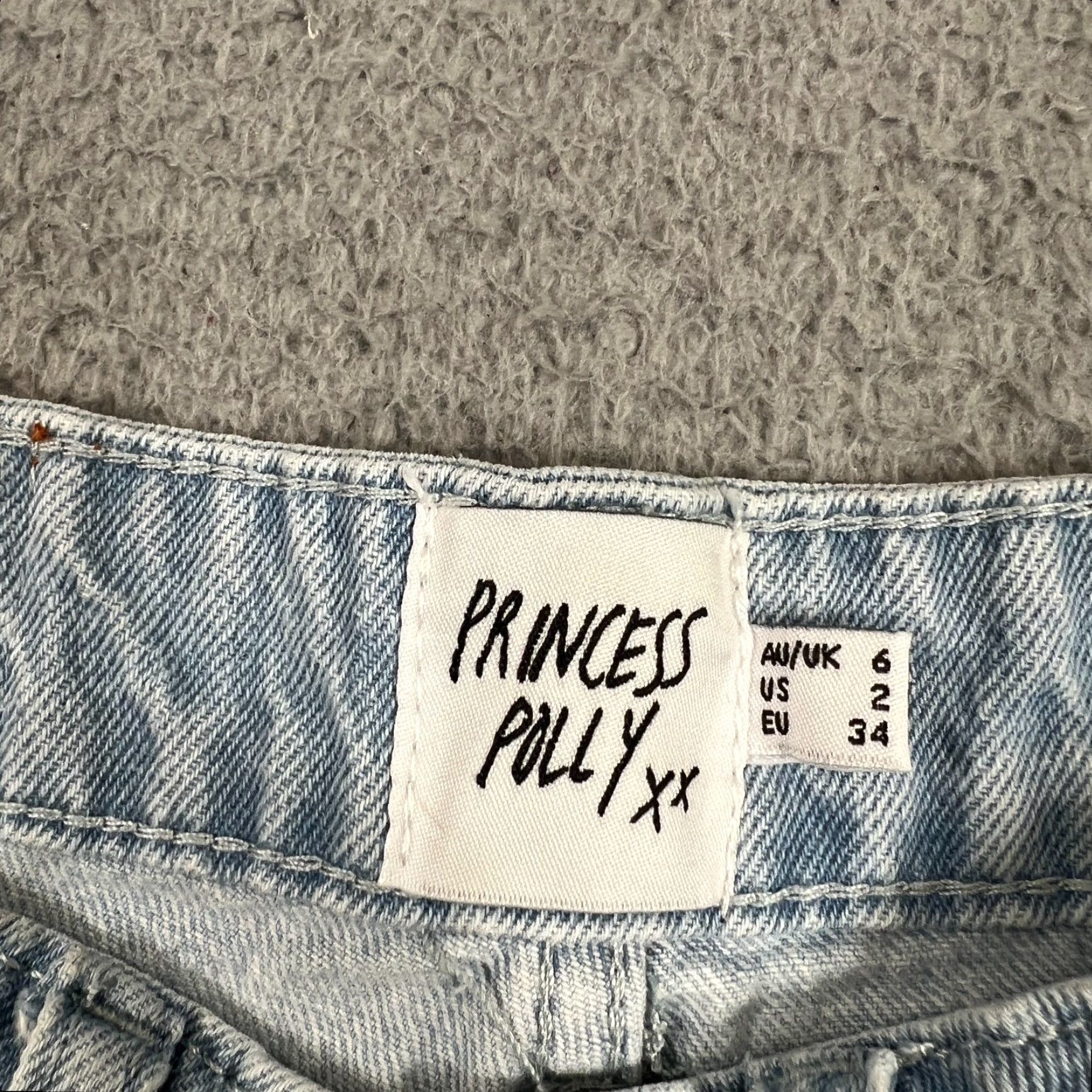 PRINCESS POLLY VINTAGE Princess Polly High Waisted Mom Jean Shorts Womens Size 2 Light Wash Blue Denim Size 26" / US 2 / IT 38 - 4 Thumbnail