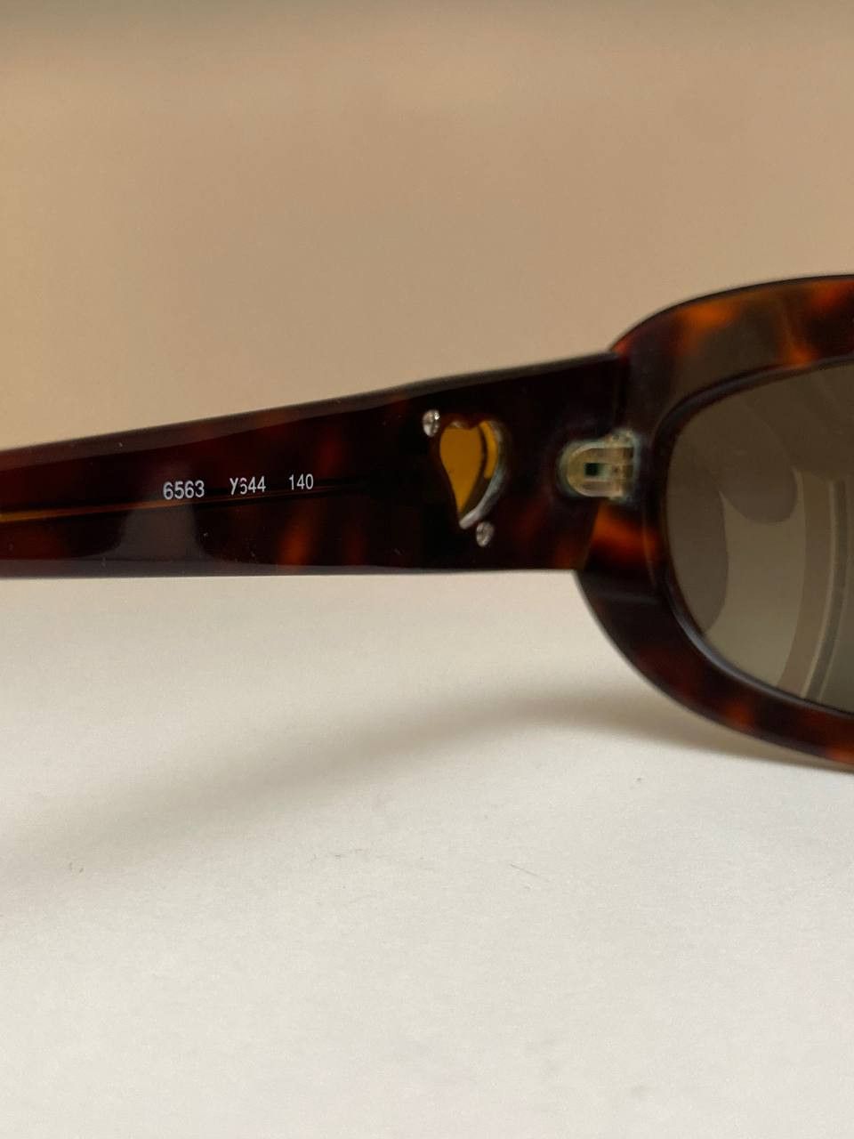 Yves Saint Laurent Yves Saint Laurent YSL Heart Retro Sunglasses Vintage Y2K Size ONE SIZE - 7 Thumbnail
