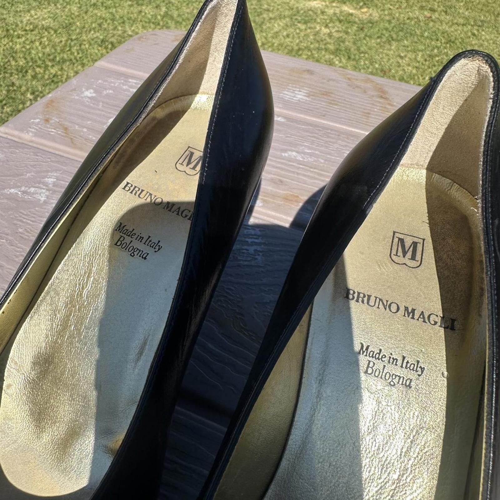 Bruno Magli Black leather vintage pumps with 3" heel heels Size US 9 / IT 39 - 3 Thumbnail