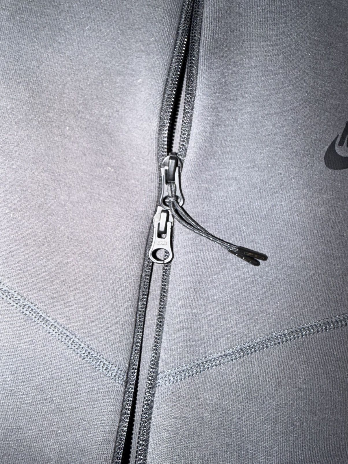 Nike 2nd Gen Nike Tech Fleece ‘Anthracite’ Size US M / EU 48-50 / 2 - 4 Thumbnail