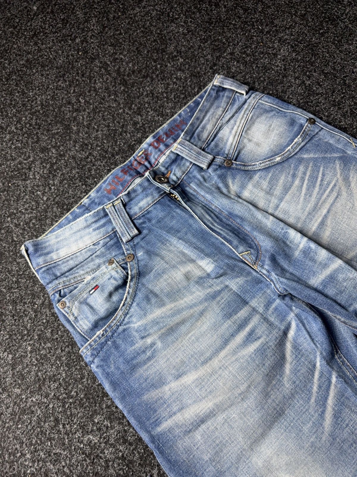 Tommy Hilfiger 00s Y2K Hilfiger Denim Y2K Vintage Faded Straight Jeans Size US 32 / EU 48 - 6 Thumbnail