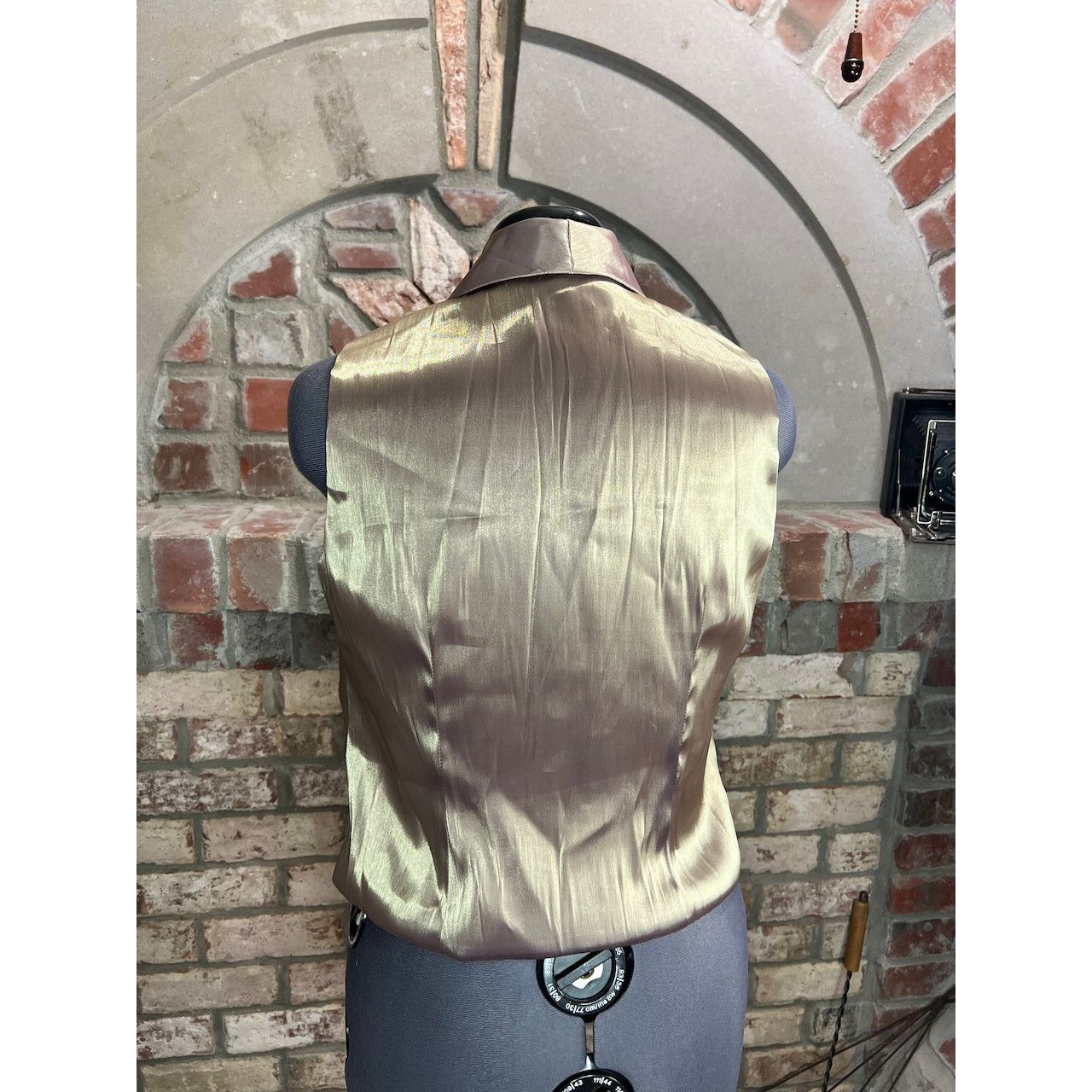 Vintage top button up gold metallic sleeveless glam 1990s Size XL / US 12-14 / IT 48-50 - 5 Thumbnail