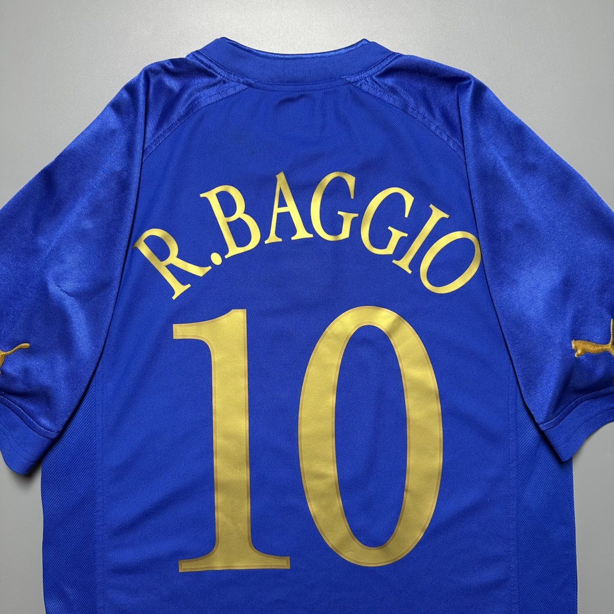 Puma ITALY PUMA 2004 EURO FOOTBALL SOCCER HOME JERSEY #10 BAGGIO Size US M / EU 48-50 / 2 - 11 Thumbnail