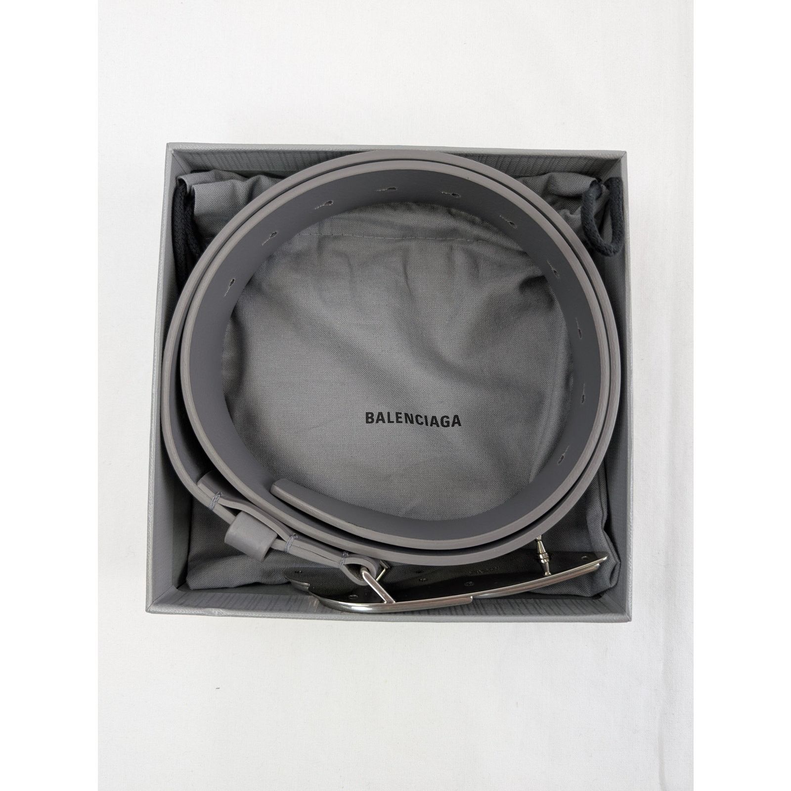 Balenciaga o1rshd1 Size: 100 / Moto Logo Bet in Grey Size 40 - 16 Thumbnail