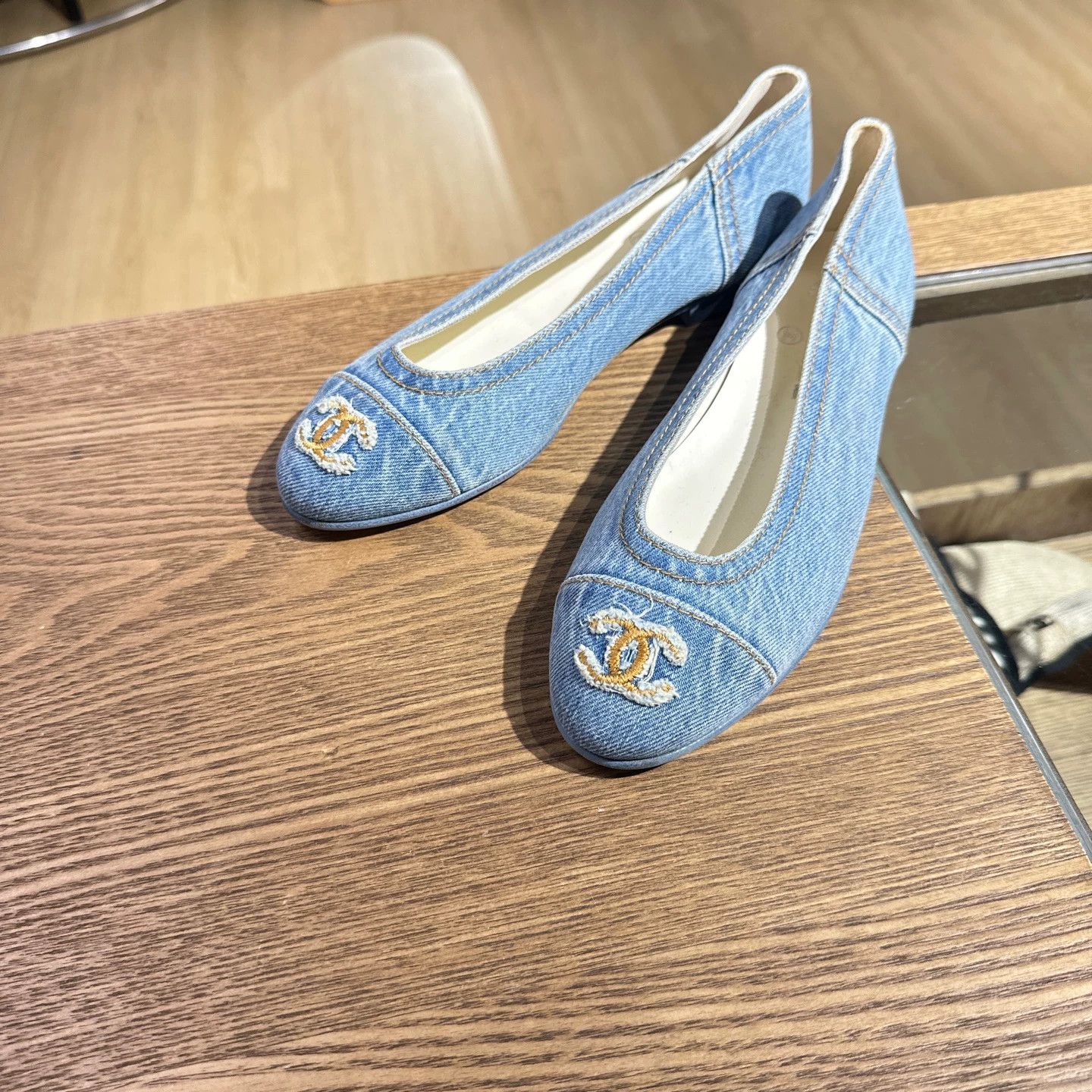 Chanel Chanel apr254 unused denim blue ballet flats 38 Size US 7.5 / IT 37.5 - 1 Thumbnail