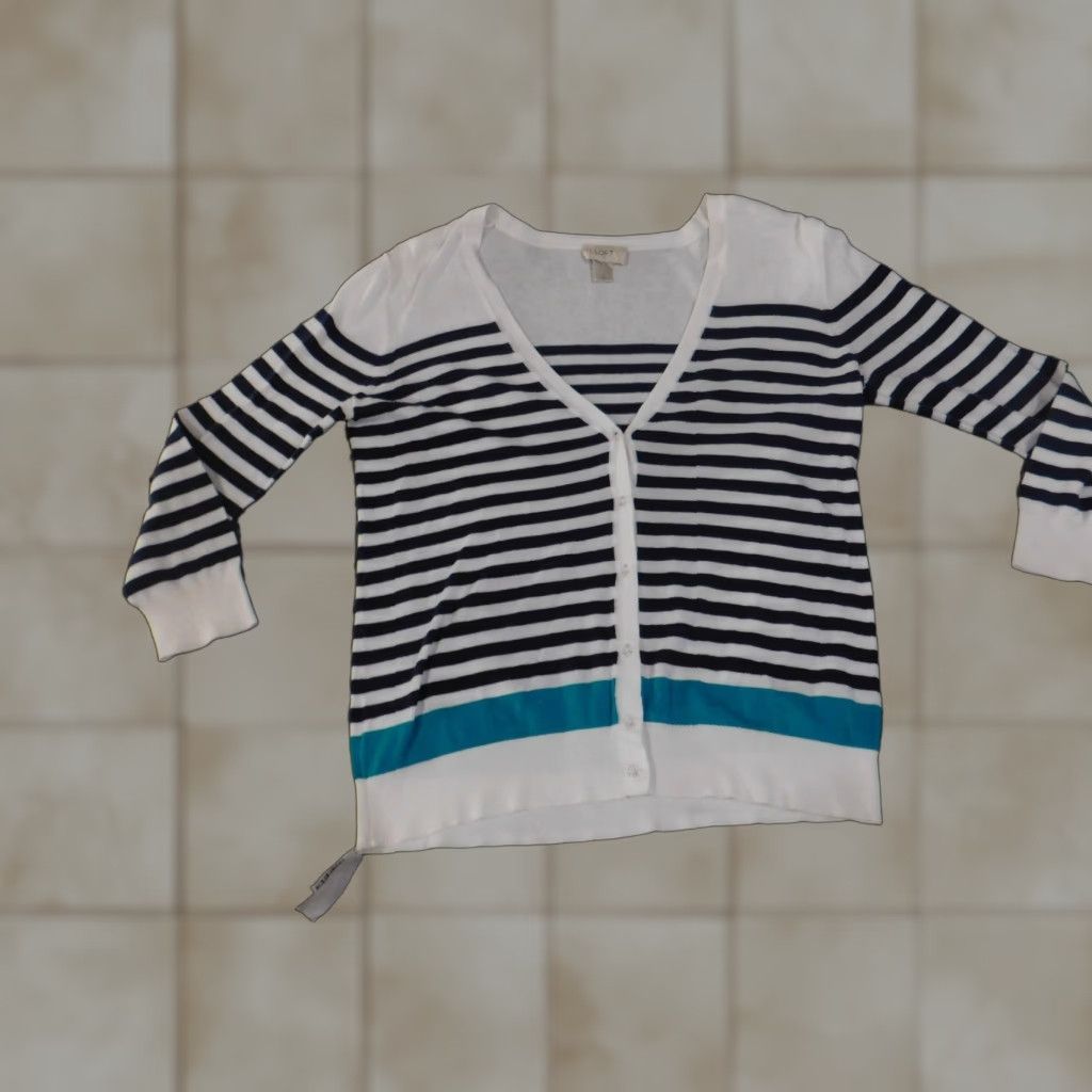 Loft **LOFT Women's Medium White Striped V-Neck Sweater** User: **LOFT Women's Medium White Striped V-Neck Cardigan** Size M / US 6-8 / IT 42-44 - 1 Thumbnail