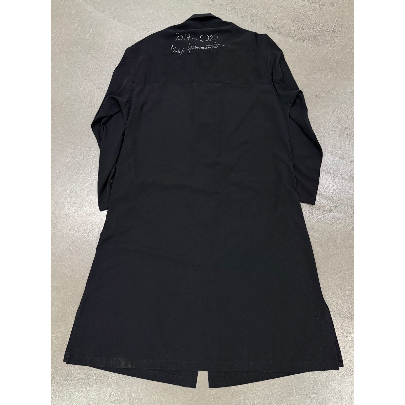 Yohji Yamamoto 2019-2020 Yohji Yamamoto satin maxi- shirt Size US S / EU 44-46 / 1 - 3 Thumbnail