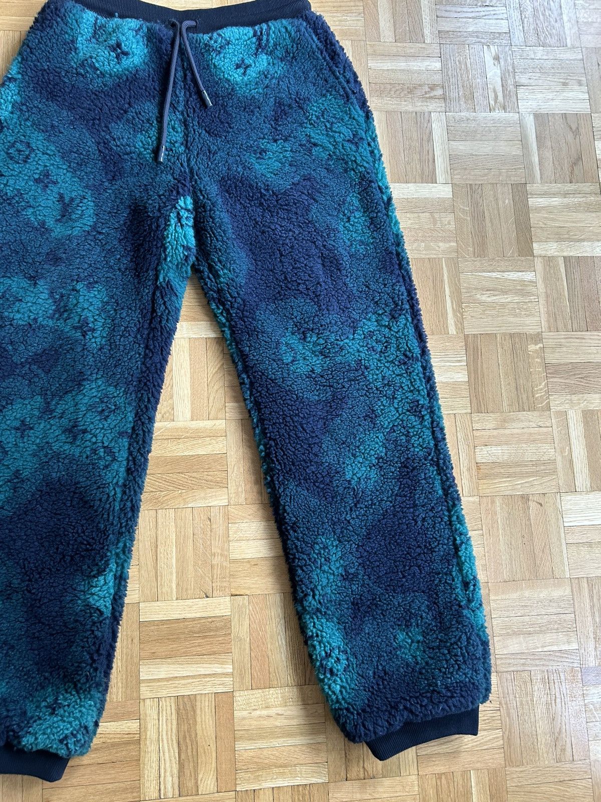 Louis Vuitton 🟢 LOUIS VUITTON 🟢 - Green Camo Monogram Joggers Size US 31 - 3 Thumbnail