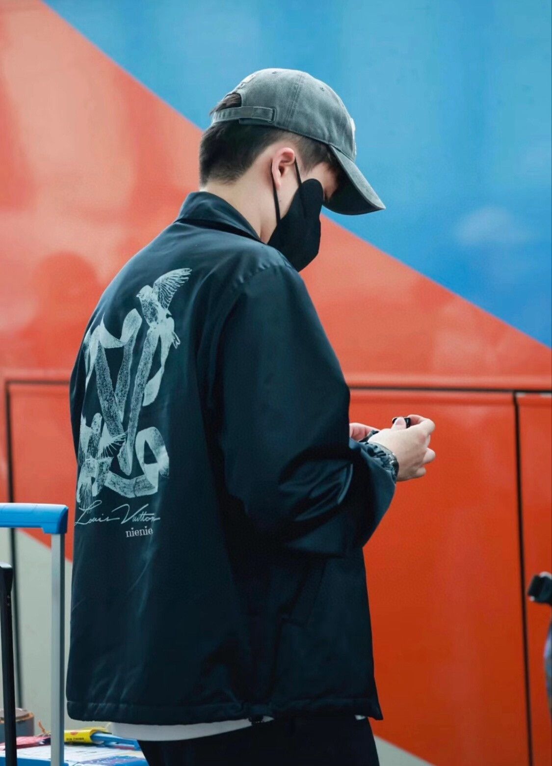 Louis Vuitton louis vuitton fw23 logo embroidery jacket Size US L / EU 52-54 / 3 - 6 Thumbnail