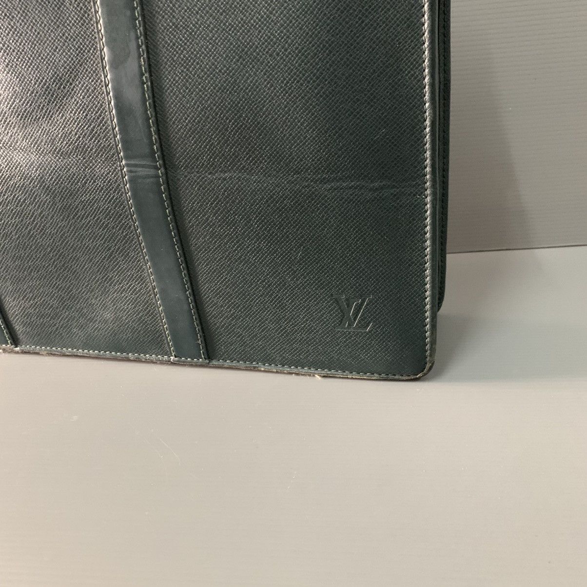 Louis Vuitton Louis Vuitton Taiga Green Briefcase Size ONE SIZE - 3 Thumbnail