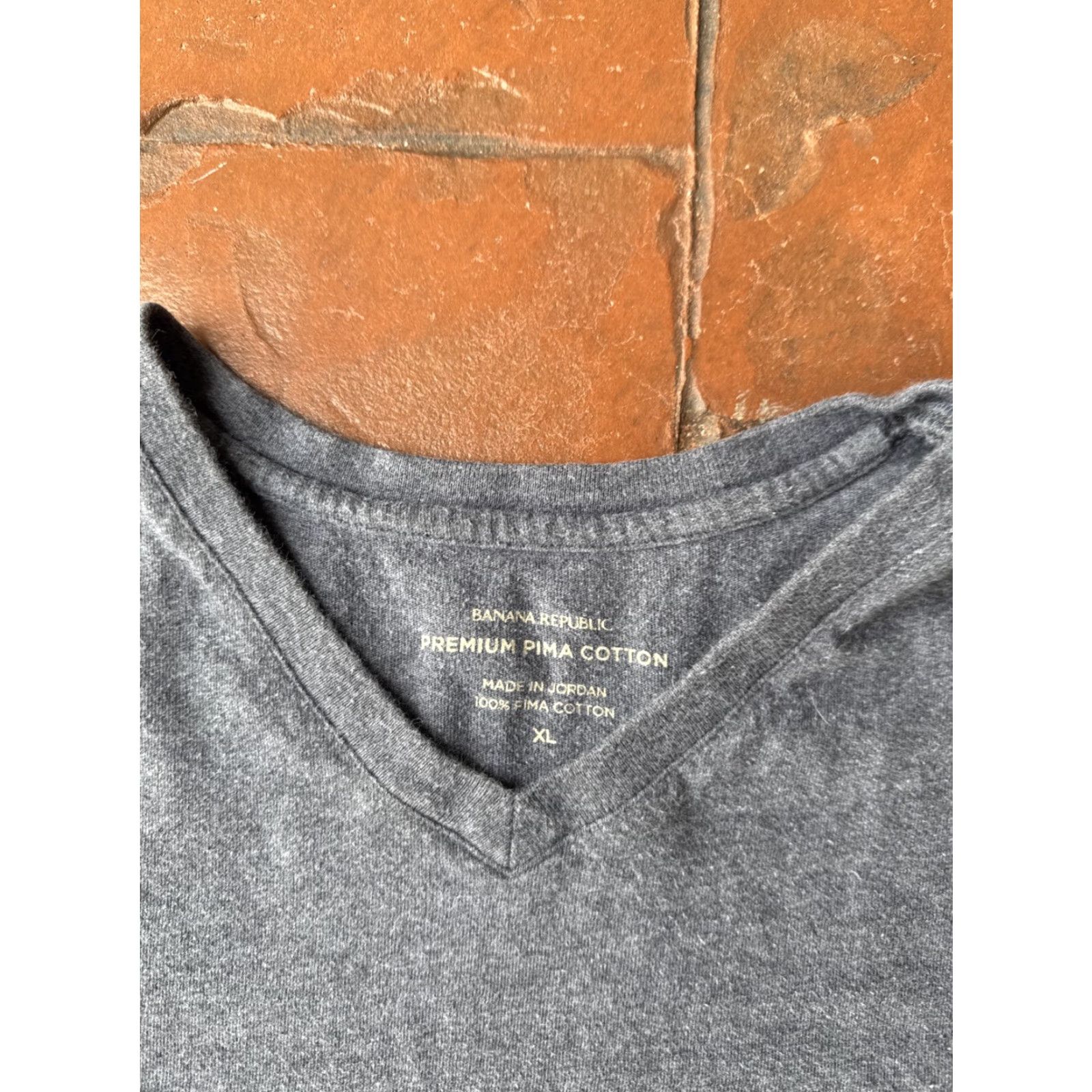 Banana Republic Banana Republic Premium Pima Cotton V Neck T-Shirt Men’s XL Gray Short Sleeve Shirt Mens XL Gray Classic Designer Logo Size US XL / EU 56 / 4 - 2 Thumbnail