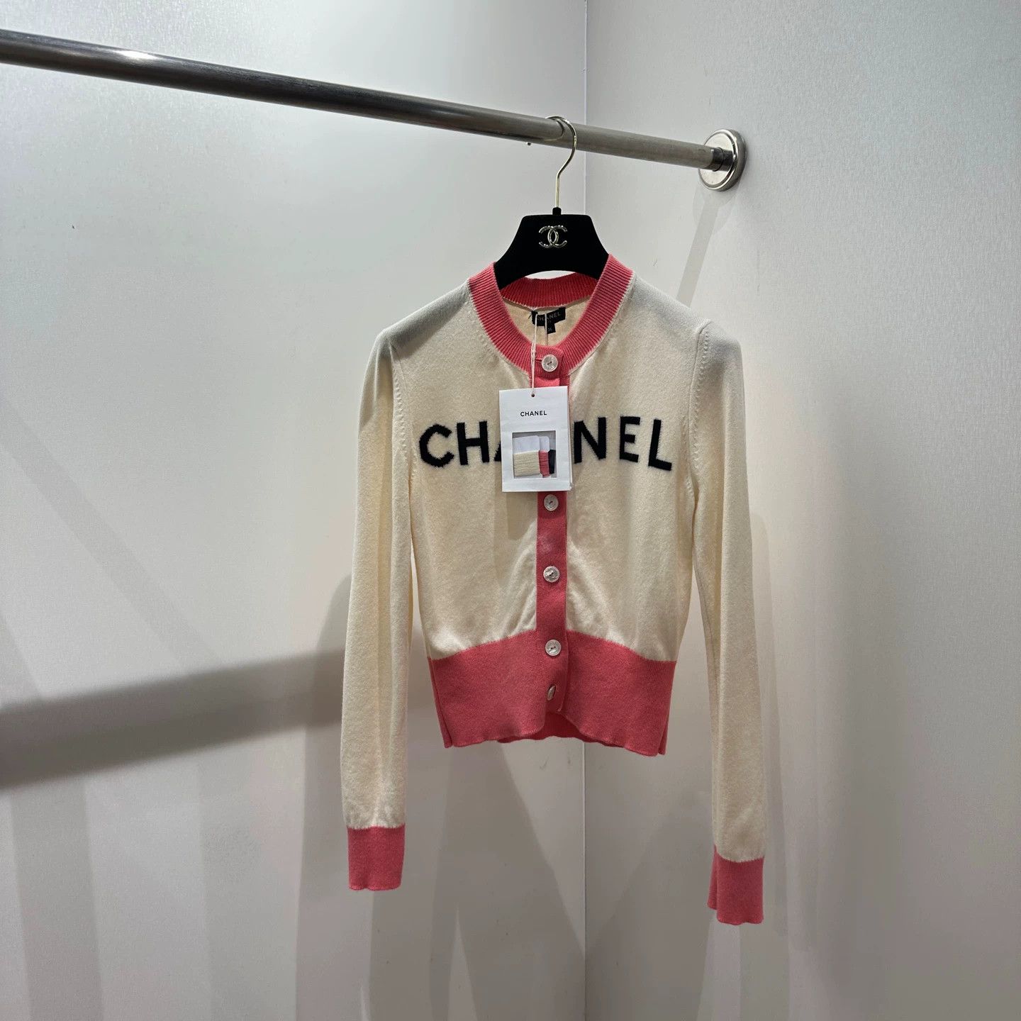 Chanel Chanel apr155 Beach CC Cashmere Cardigan SZ36 Size XS / US 0-2 / IT 36-38 - 1 Thumbnail