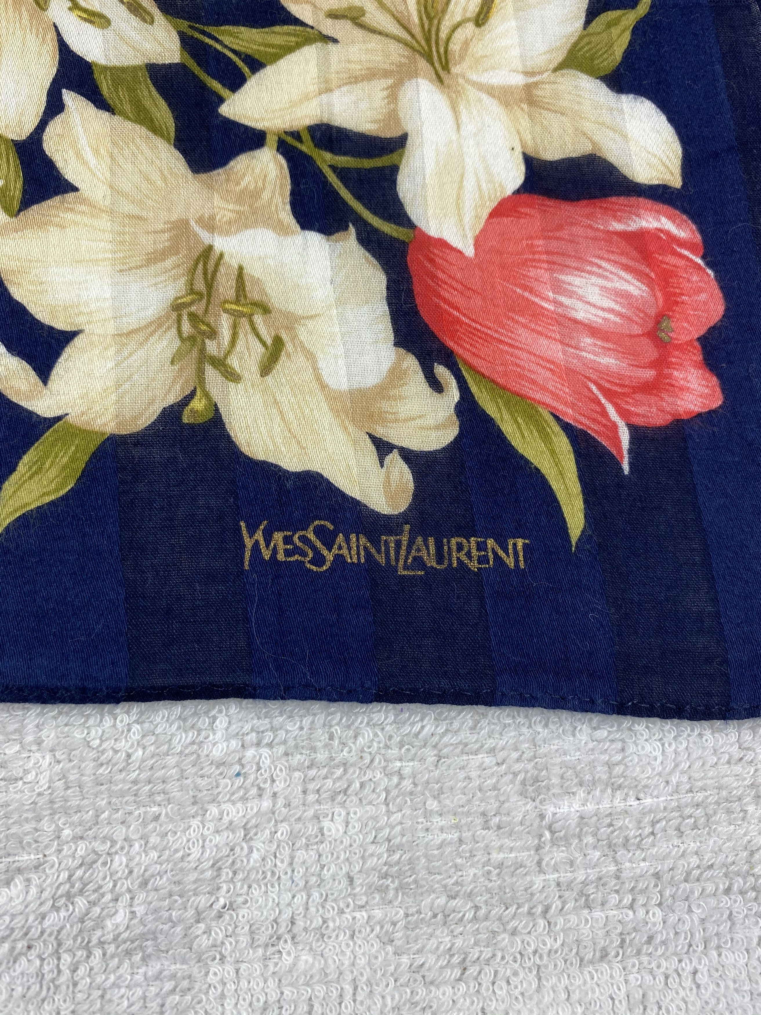 Yves Saint Laurent Yves Saint Laurent Handkerchief / Bandana / Neckerchief Size ONE SIZE - 5 Thumbnail