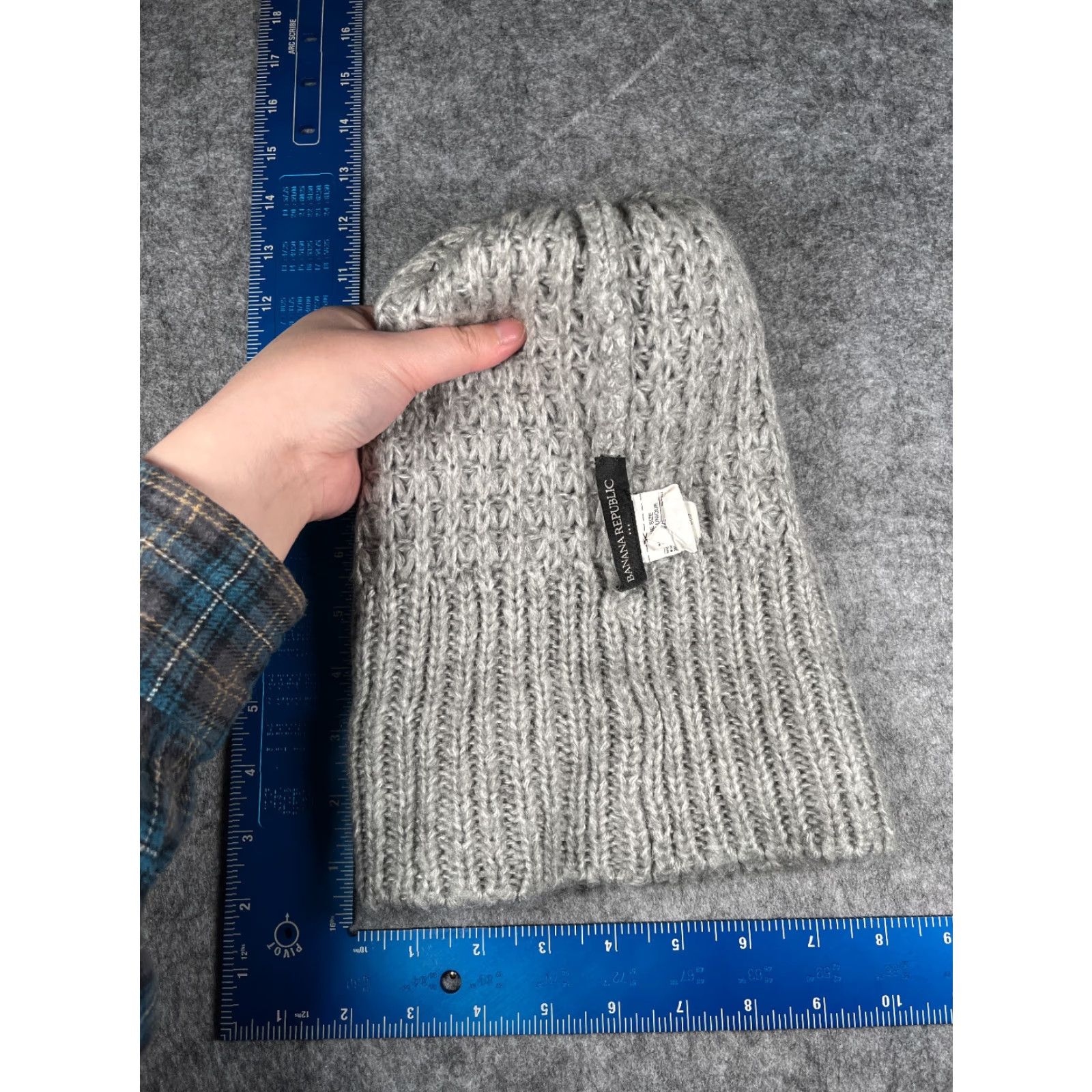 Banana Republic Banana Republic Beanie Toque Womens One Size Gray Knit Acrylic Blend Ski Pom Beanie Women One Size Gray Knit Acrylic Blend Outdoor Ski Womens Size ONE SIZE - 6 Thumbnail
