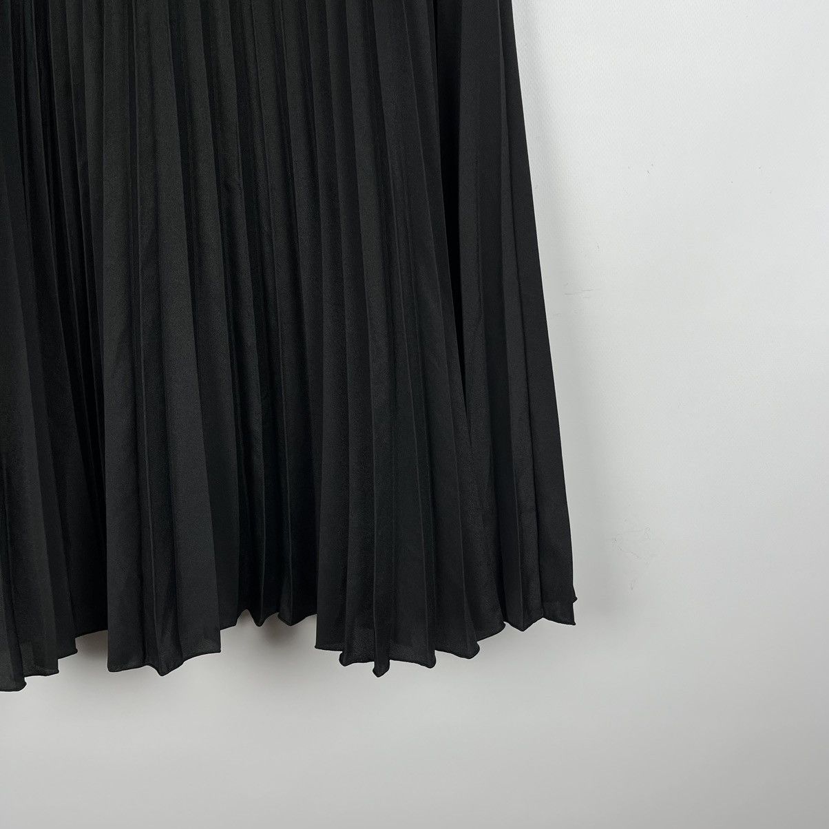 Burberry Ladies Burberry pleated midi skirt Size 28" / US 6 / IT 42 - 20 Thumbnail
