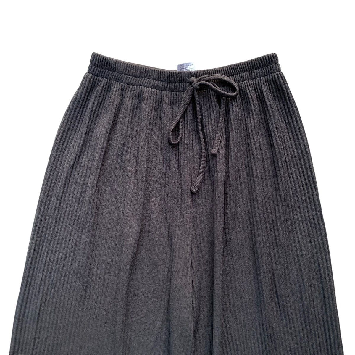 Japanese Brand × Vintage Rare Japanese Brand Issey Style Pleats Wide Pants Size US 32 / EU 48 - 2 Thumbnail