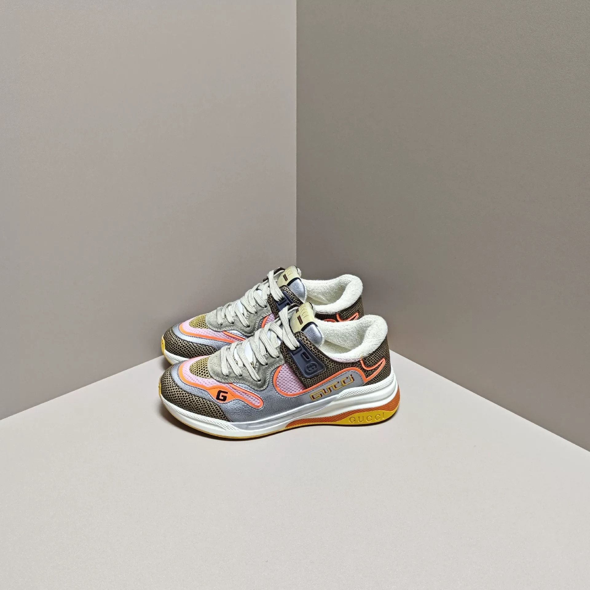 Gucci Gucci Casual Lowtop Sneakers us_6 Women Size US 6 / IT 36 - 1 Thumbnail