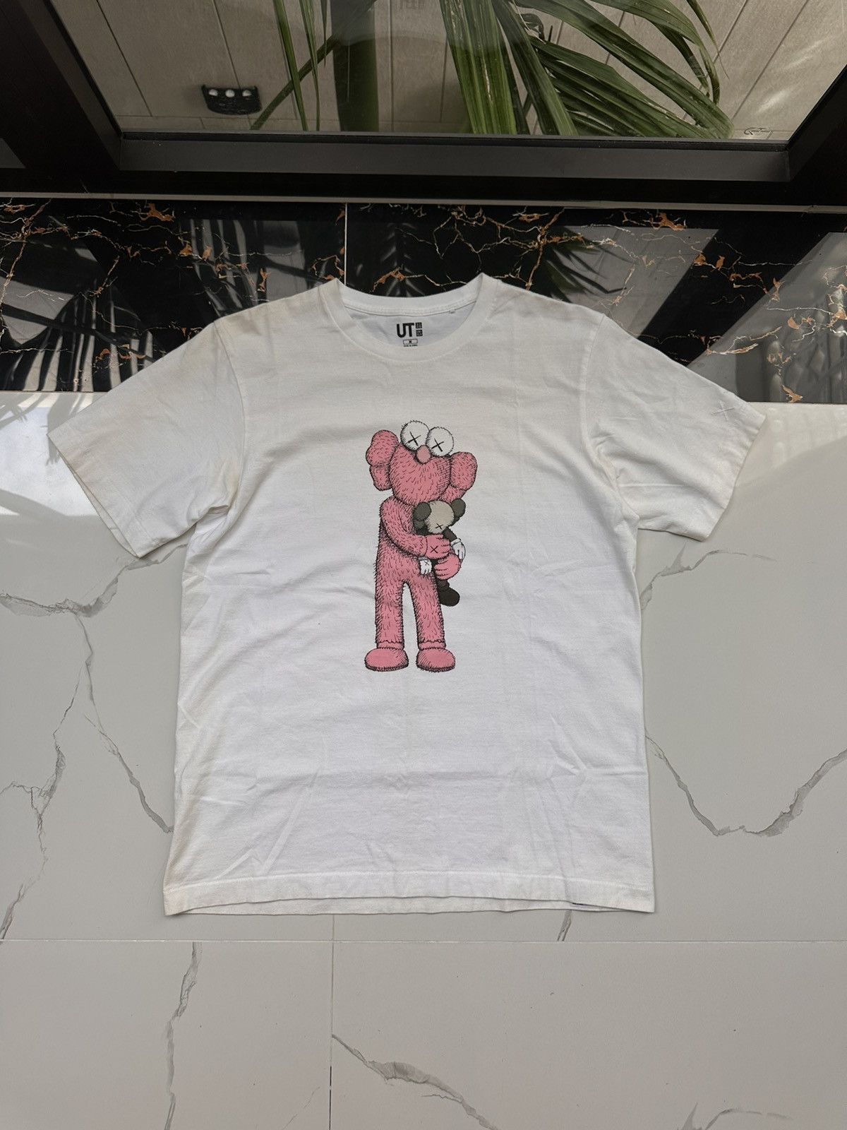 Kaws × Uniqlo UNIQLO X KAWS VIBTAGE BIG LOGO STREETWEAR TEE Size US M / EU 48-50 / 2 - 2 Thumbnail