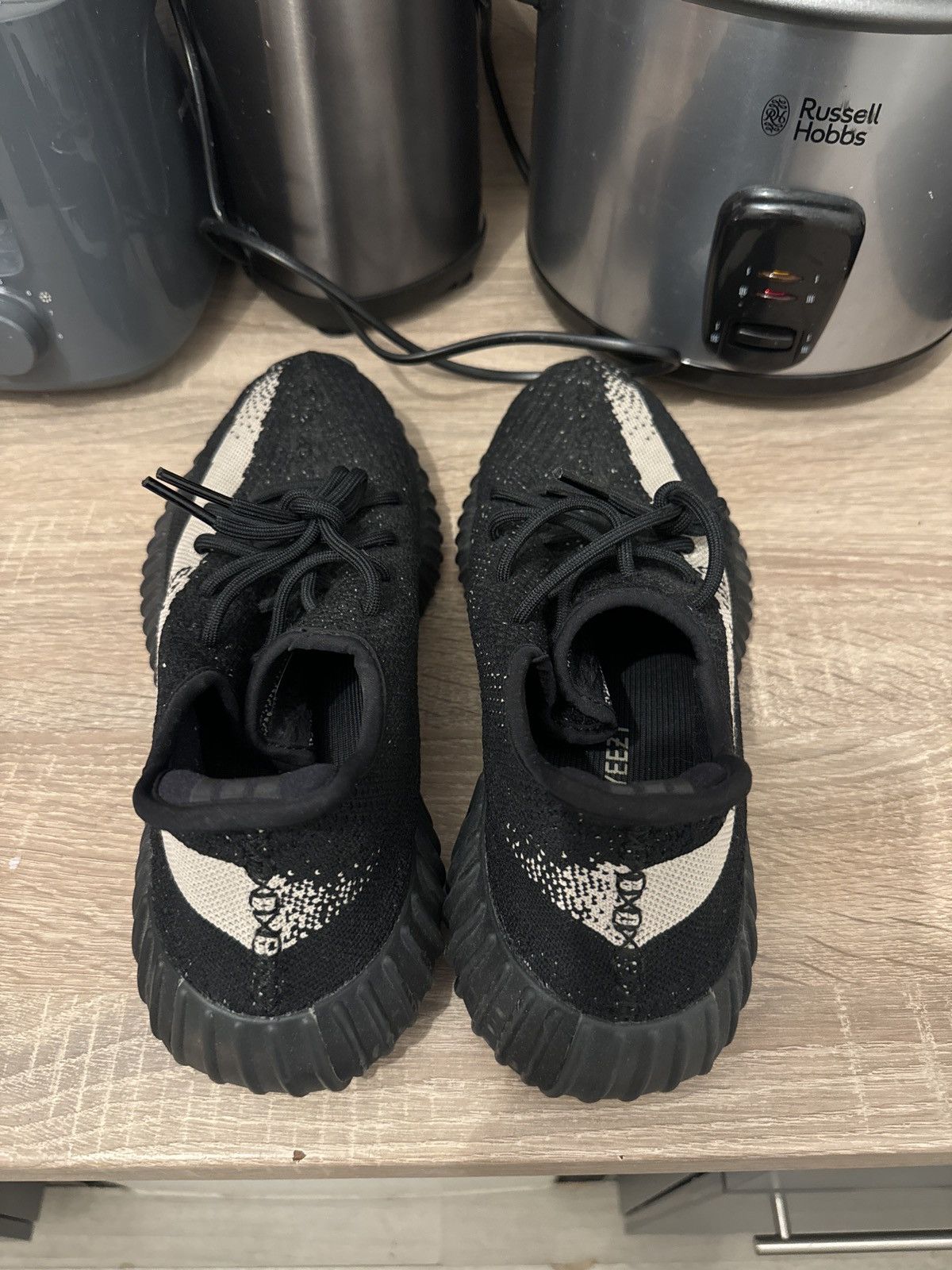 Kanye West Yeezy Oreo Size US 11 / EU 44 - 4 Thumbnail