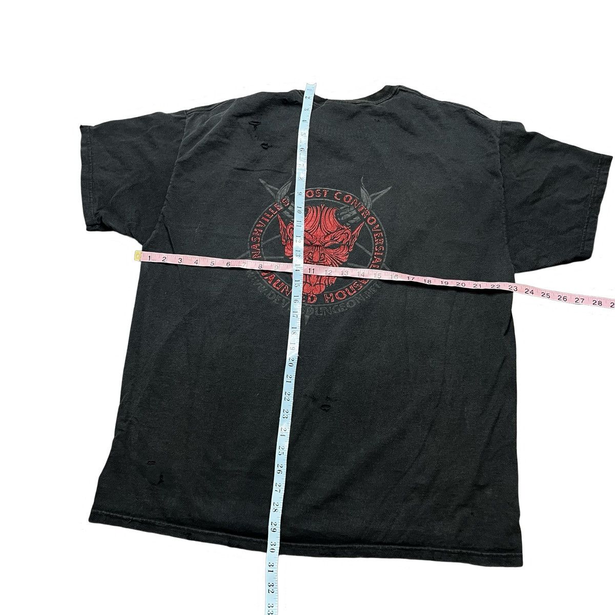 Vintage vintage devils dungeon haunted house tshirt Size US XL / EU 56 / 4 - 2 Thumbnail