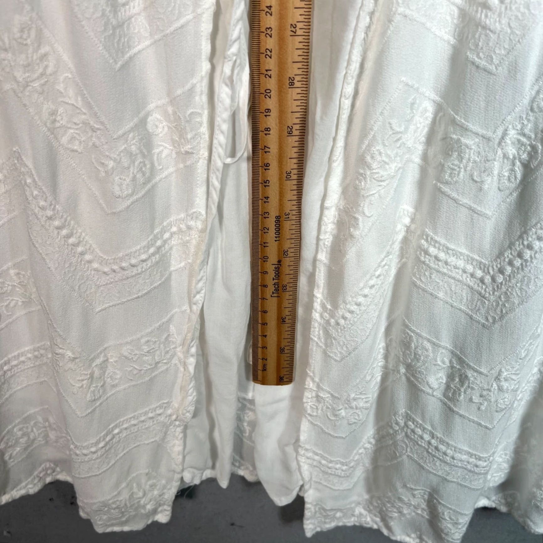 ASTR The Label VINTAGE Astr The Label Womens XS White Embroidered Tie Front Midi Dress Short Sleeves Size 26" / US 2 / IT 38 - 6 Thumbnail