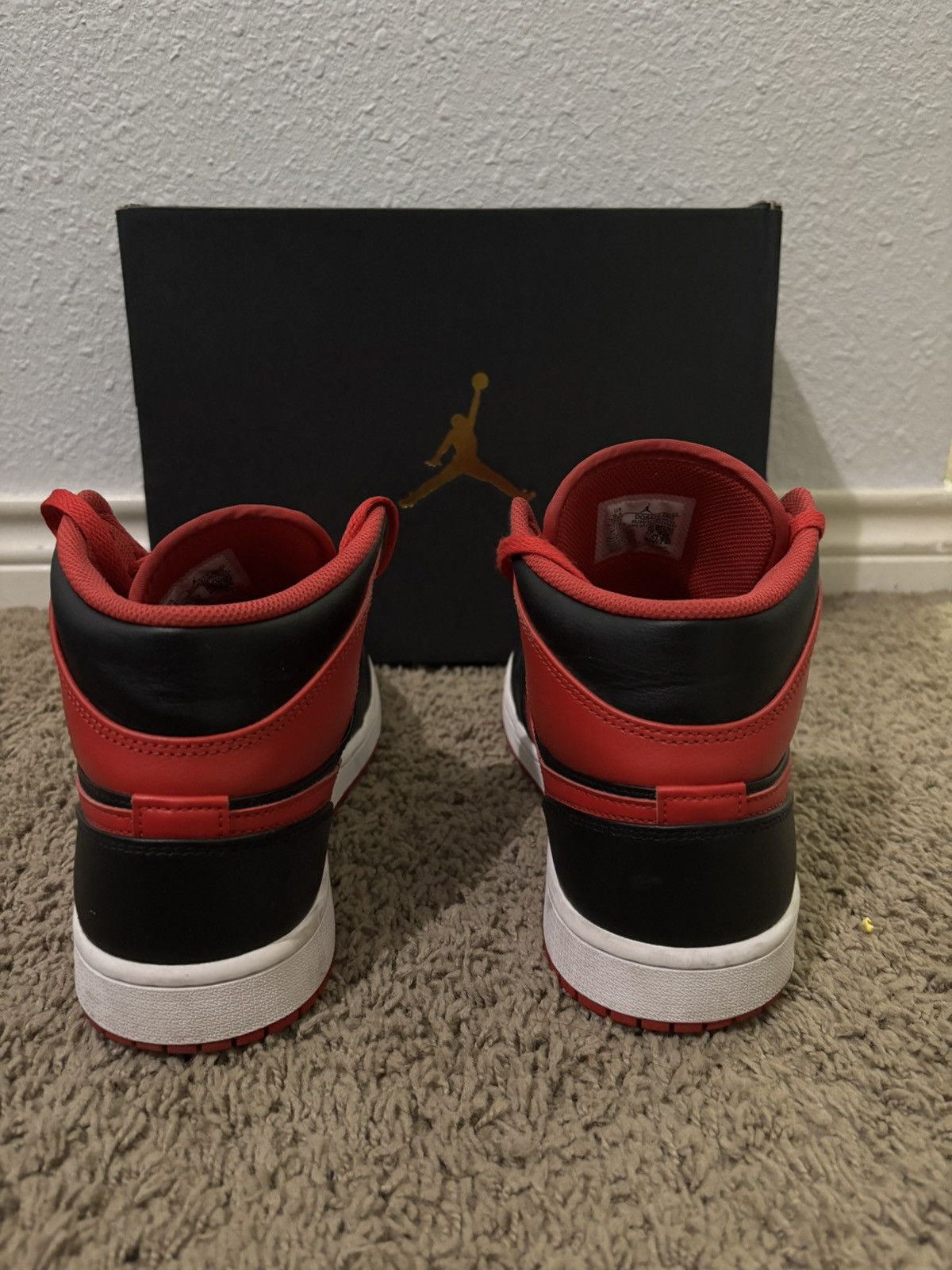 Jordan Brand Jordan 1 mid alternate bred Size US 9.5 / EU 42-43 - 2 Thumbnail