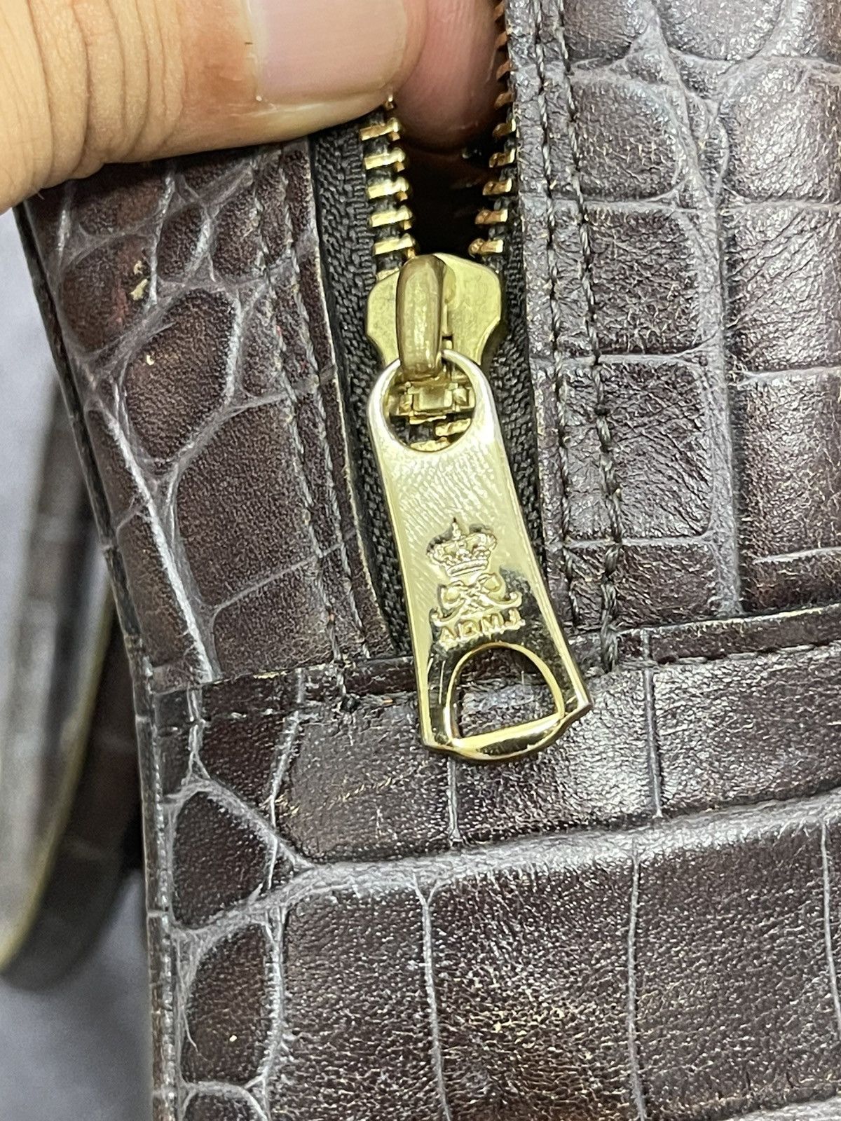 Genuine Leather Crocodile Embossed Cowhide A.D.M.J Japan Hand Bag 1🟩2 Size ONE SIZE - 24 Thumbnail