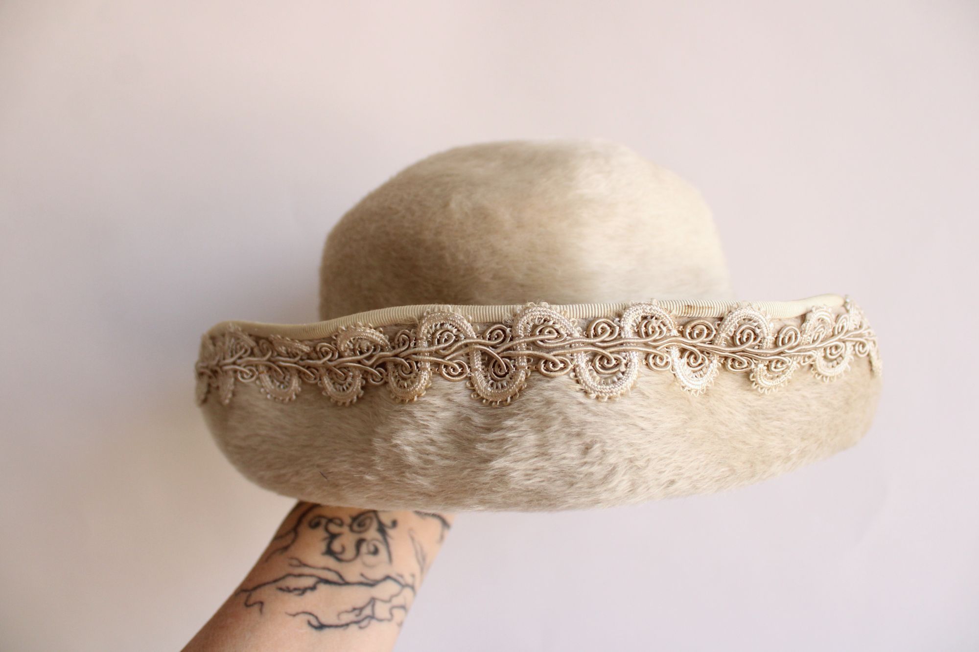 Vintage Vintage 1960s womens Hat, Lilli of California Faux Fur Wool Size ONE SIZE - 3 Thumbnail