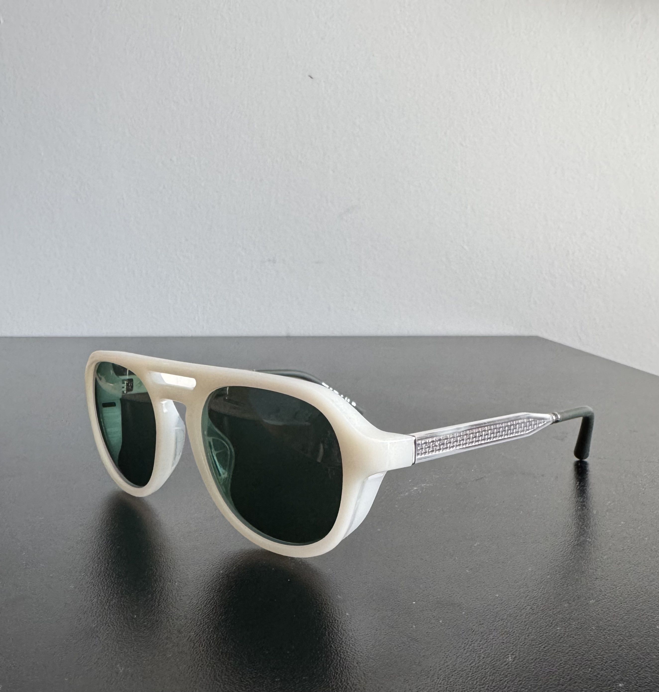 Oliver Peoples Oliver Peoples OV5589SU R-13 70077I 52 White Green Size ONE SIZE - 1 Thumbnail
