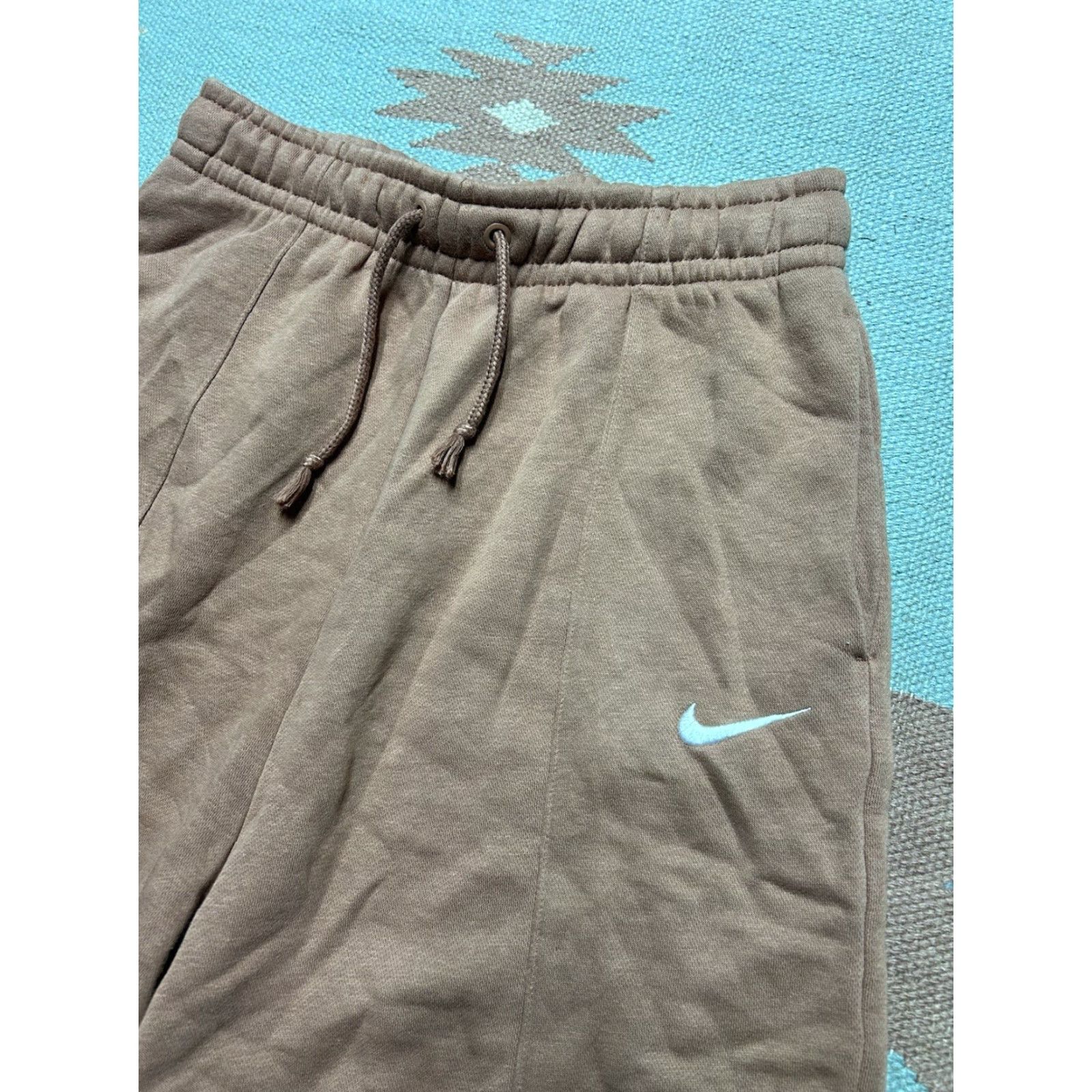 Nike Vtg Nike sweat shorts light brown embroidered swoosh check drawstring men’s XS Size US 27 - 2 Thumbnail