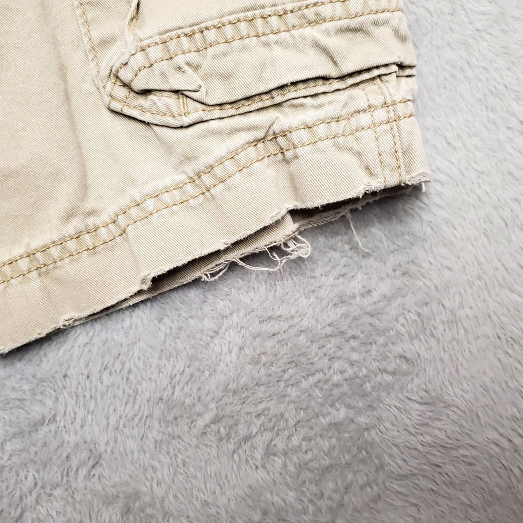 Vintage Union Bay Shorts Mens 40x11 Beige Khaki Cargo Cotton Utility Outdoor Distressed Size US 40 / EU 56 - 6 Thumbnail