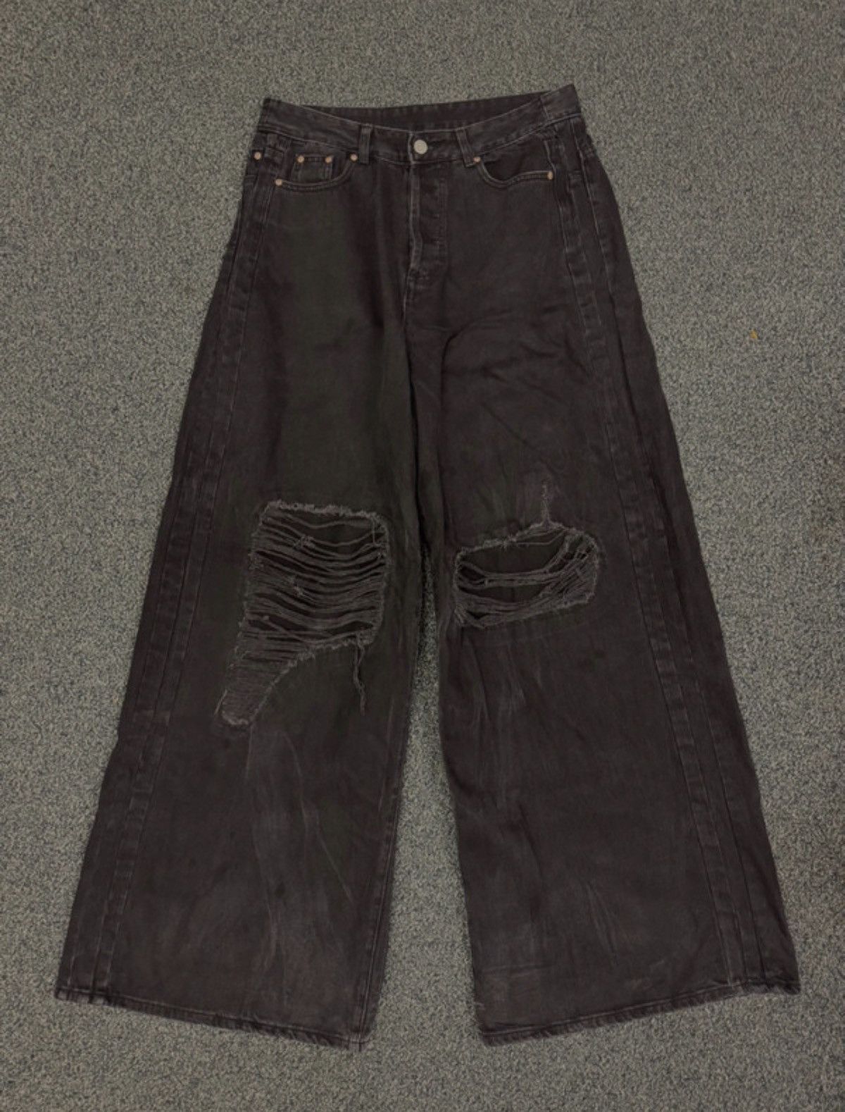 Vetements SS23 vetements distressed destroyed baggy jeans | Grailed