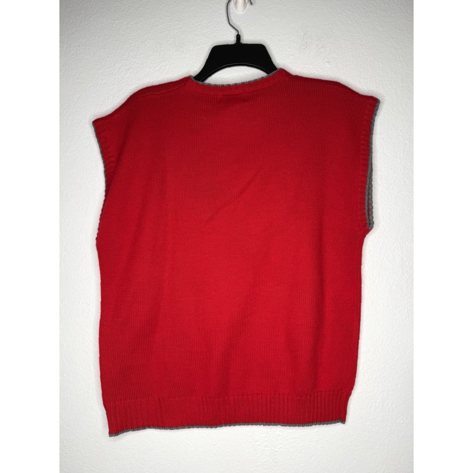 Lacoste VINTAGE Lacoste Izod Vest Women's L Red Christmas 90s Acrylic Sleeveless Snowflake pullover Size L / US 10 / IT 46 - 2 Thumbnail