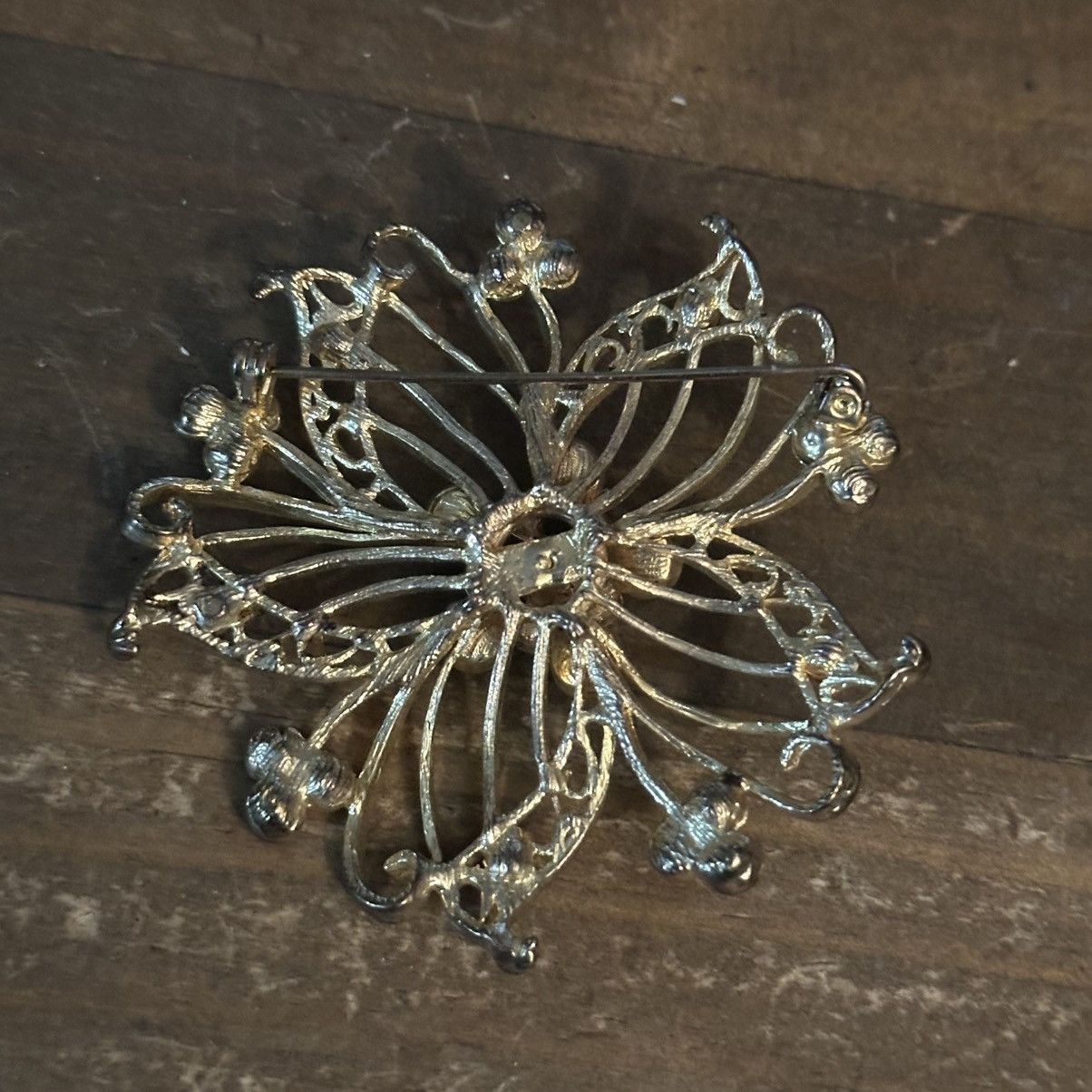 Vintage Vintage gold tone filigree rhinestone flower brooch Size ONE SIZE - 4 Thumbnail