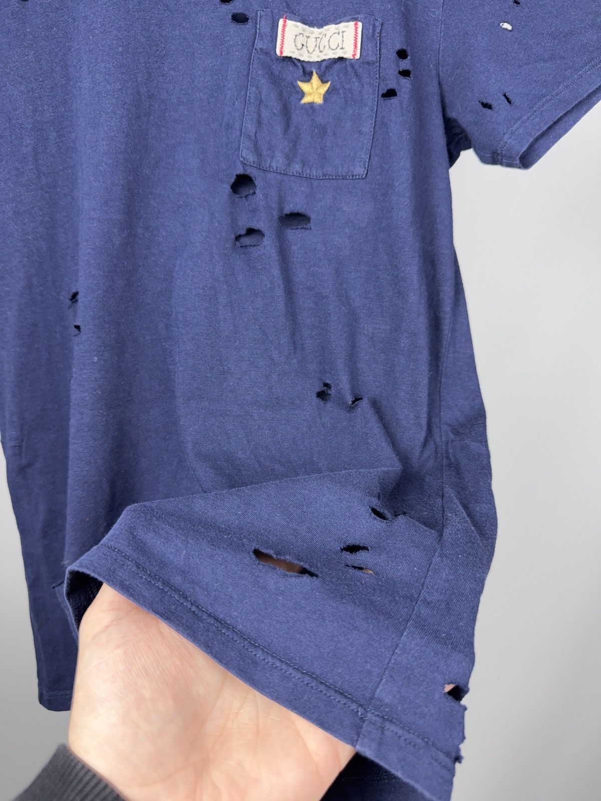 Gucci 00s Gucci Distressed Pocket Tee Archive Ripped Made in Italy Size XS / US 0-2 / IT 36-38 - 17 Thumbnail