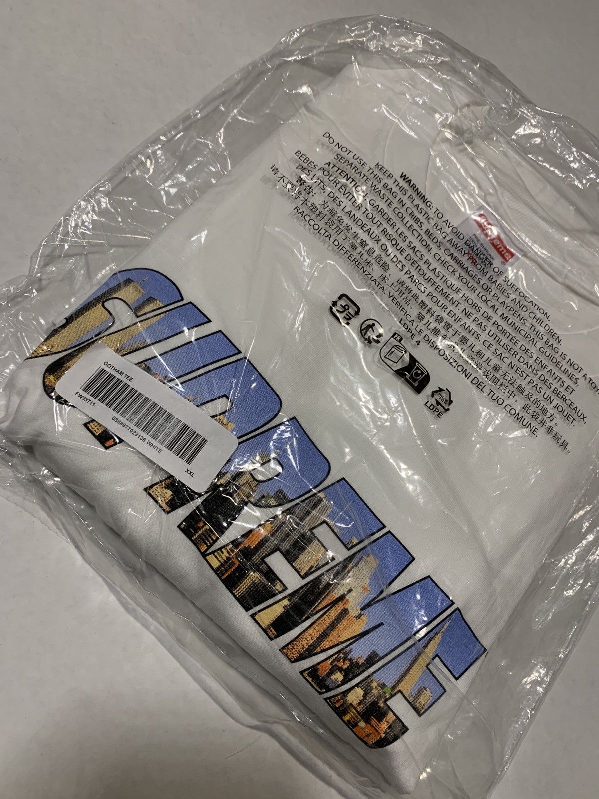 Supreme Supreme Gotham Tee FW/23 White Size US XXL / EU 58 / 5 - 2 Thumbnail