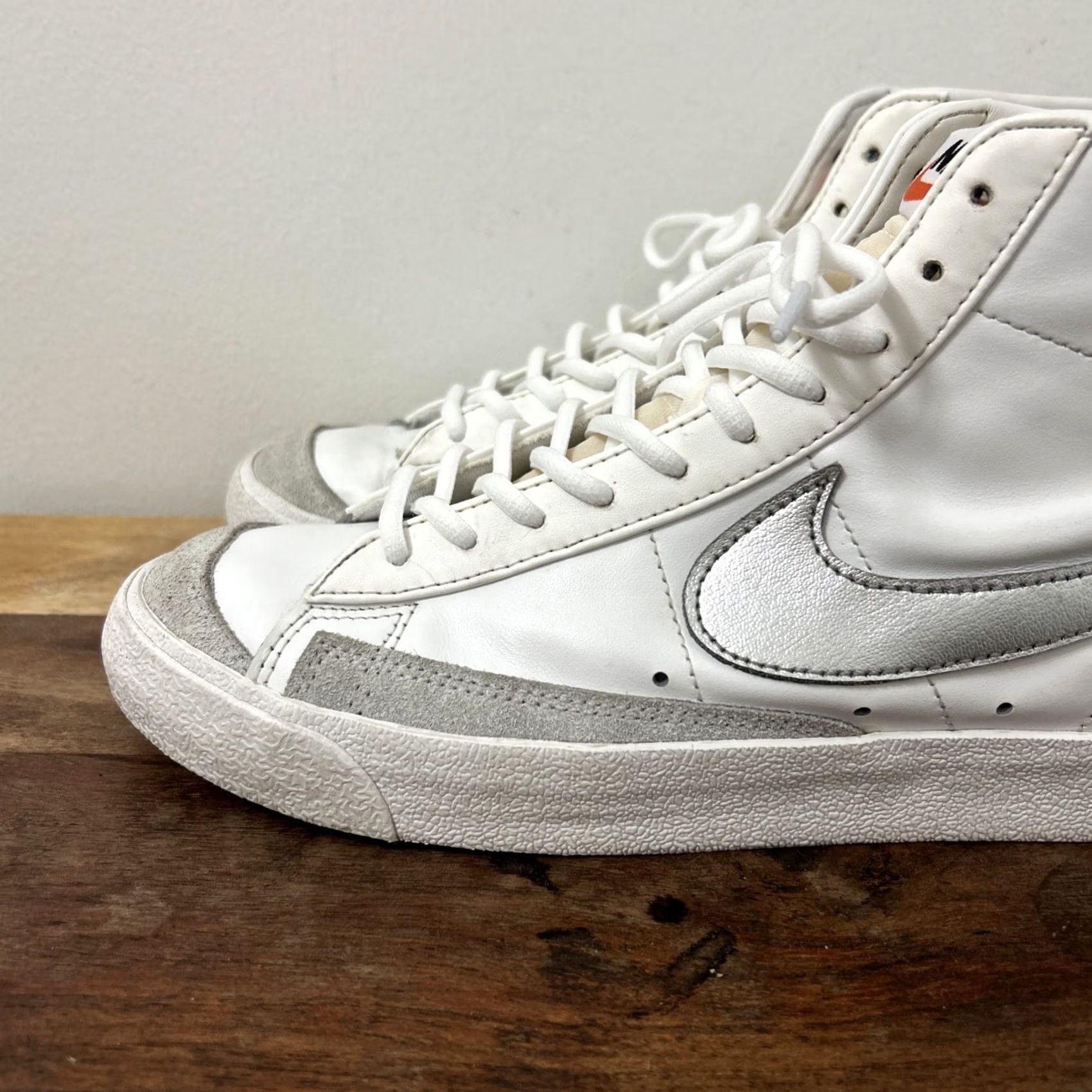 Nike Nike Blazer Mid ’77 Womens Sz 10 Summit White Silver Athletic Shoes CZ1055-112 Size M / US 6-8 / IT 42-44 - 6 Thumbnail