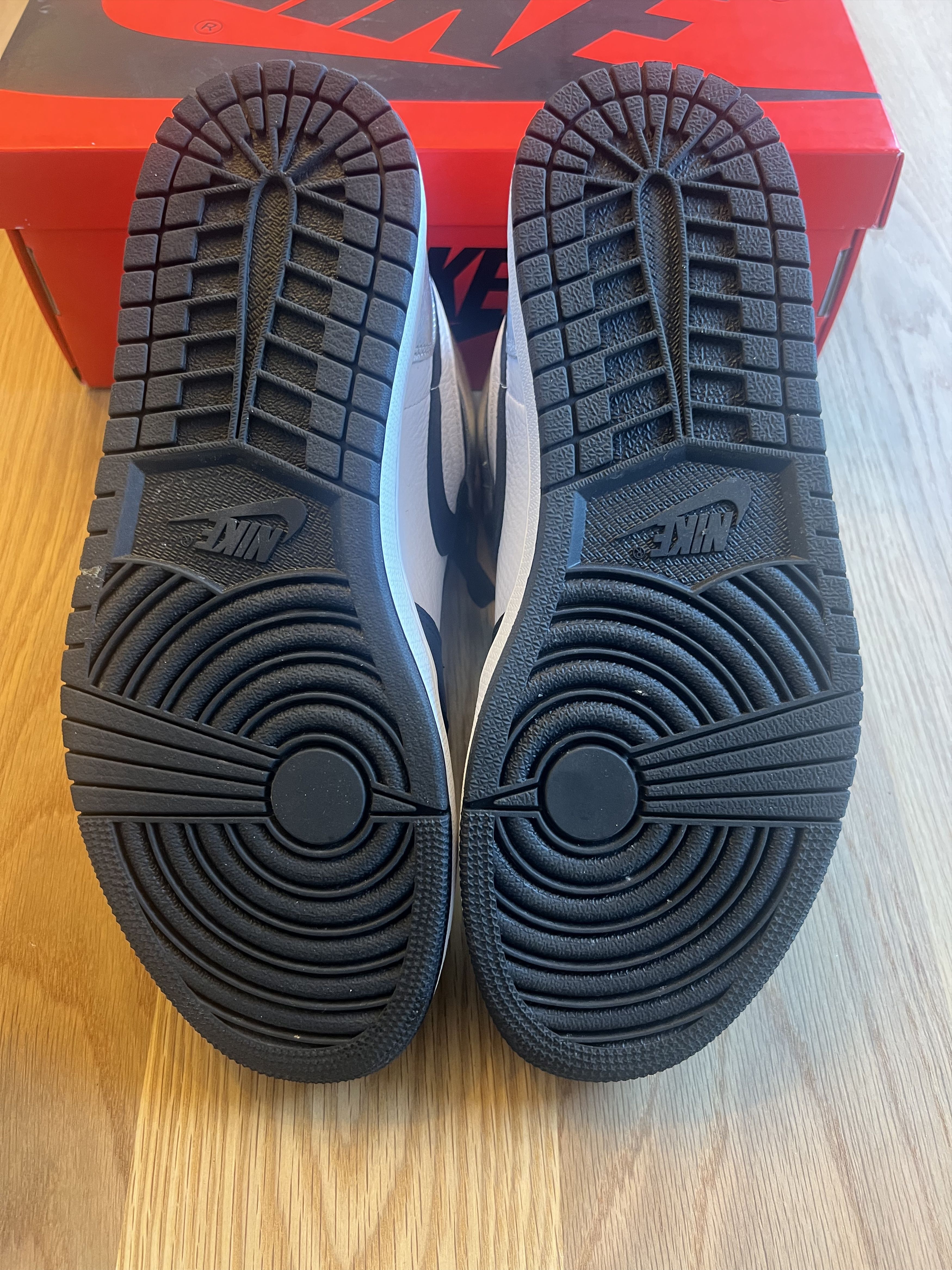 Nike Jordan 1 - Silver Toe Size US 10 / EU 43 - 6 Thumbnail